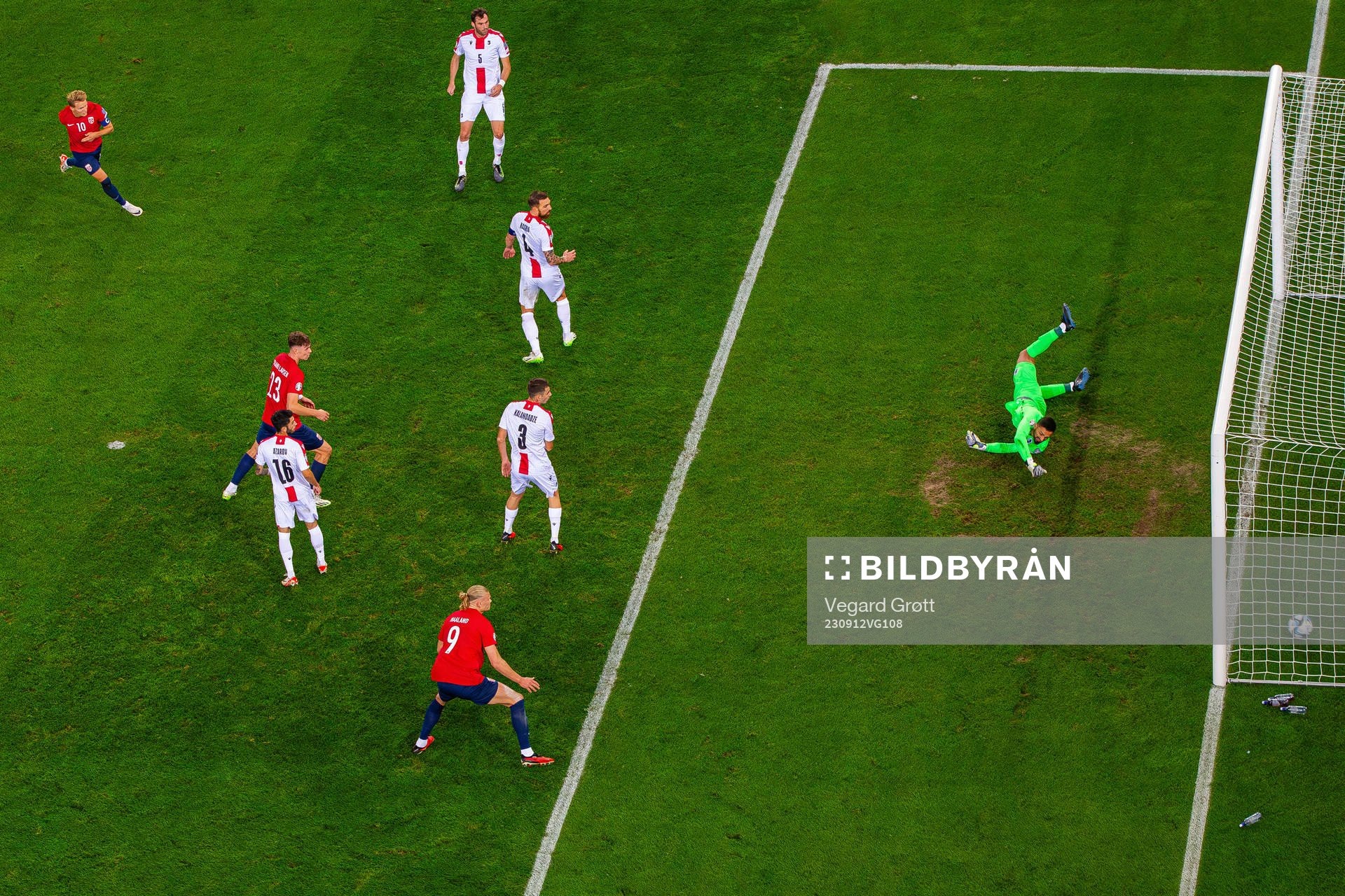 Martin Ødegaard of Norway scores 2-0 behind goalkeeper Giorgi Mamardashvili of Georgia during the UEFA Euro Qualifier football match between Norway and Georgia on September 12, 2023 in Oslo.