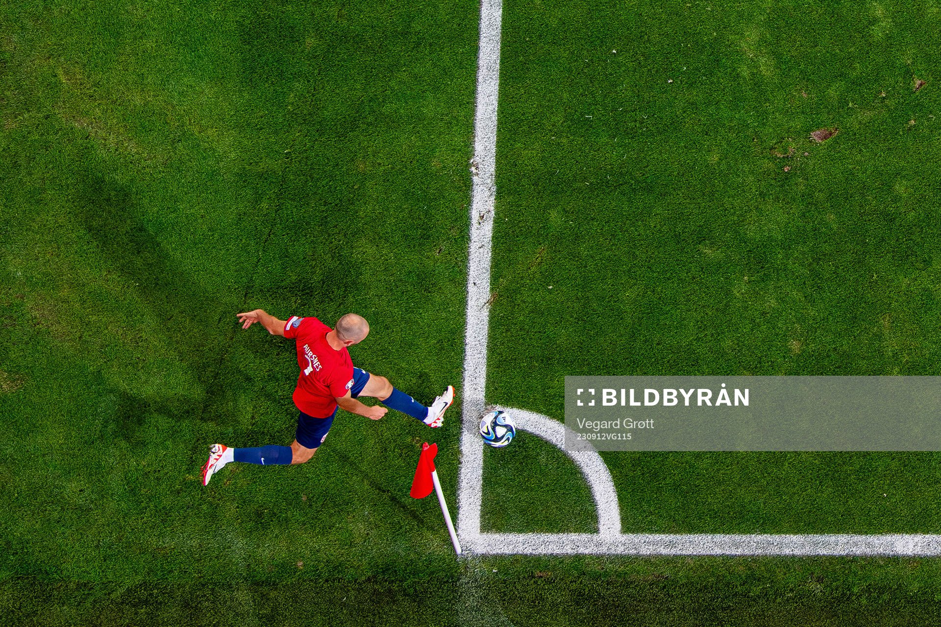 Fredrik Aursnes of Norway takes a corner kick