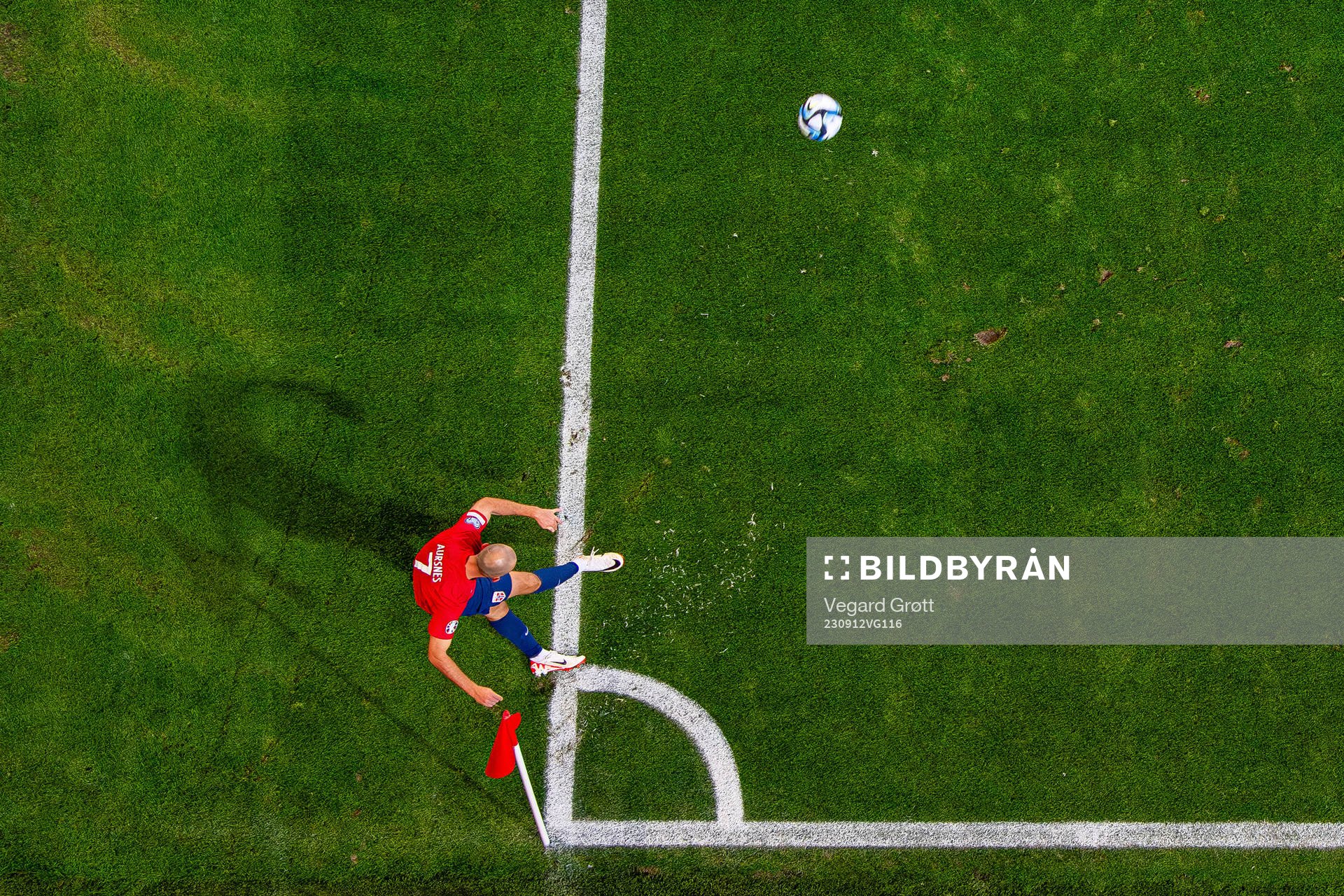 Fredrik Aursnes of Norway takes a corner kick