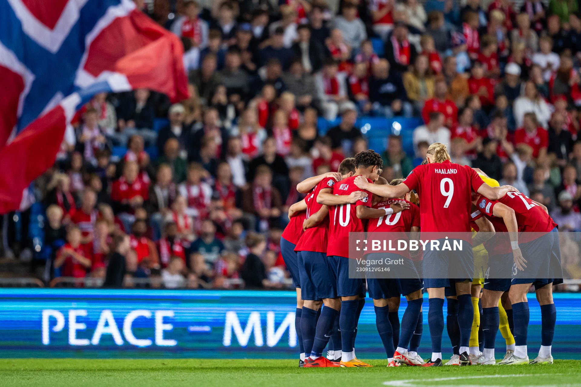 Antonio Nusa, Erling Braut Haaland and players of Norway