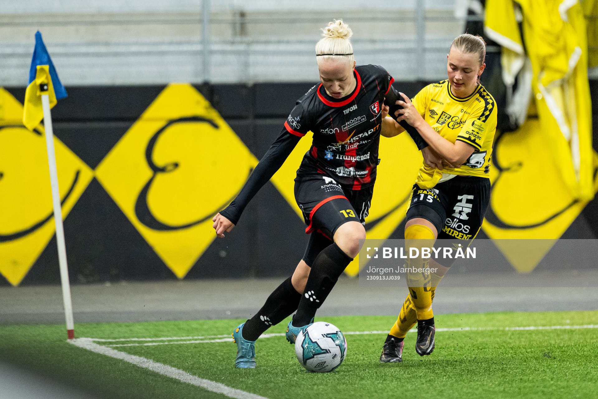 Trollhättans Ella Pålsson och Elfsborgs Elin Johansson