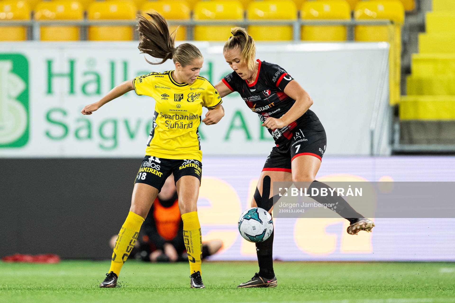 Elfsborgs Stella Holmén och Trollhättans Ida Pettersson