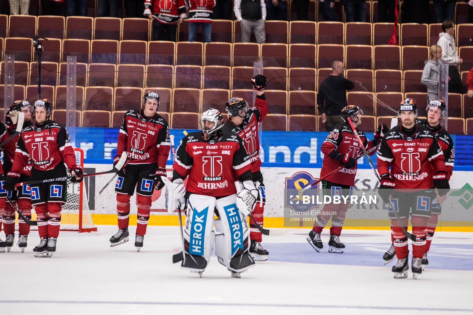 Örebros spelarna jublar