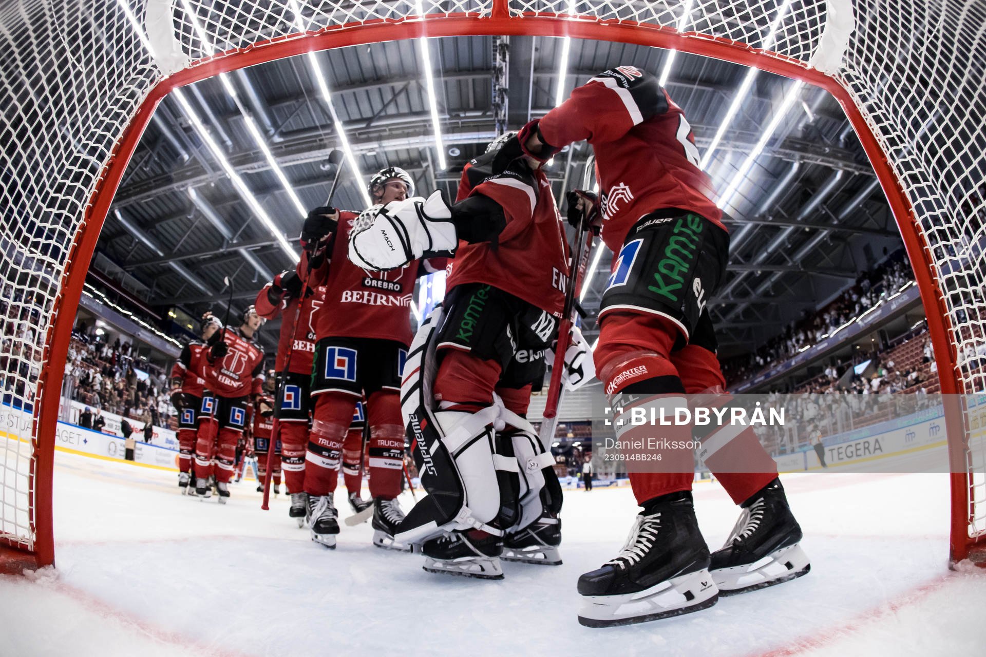 Örebros spelarna jublar