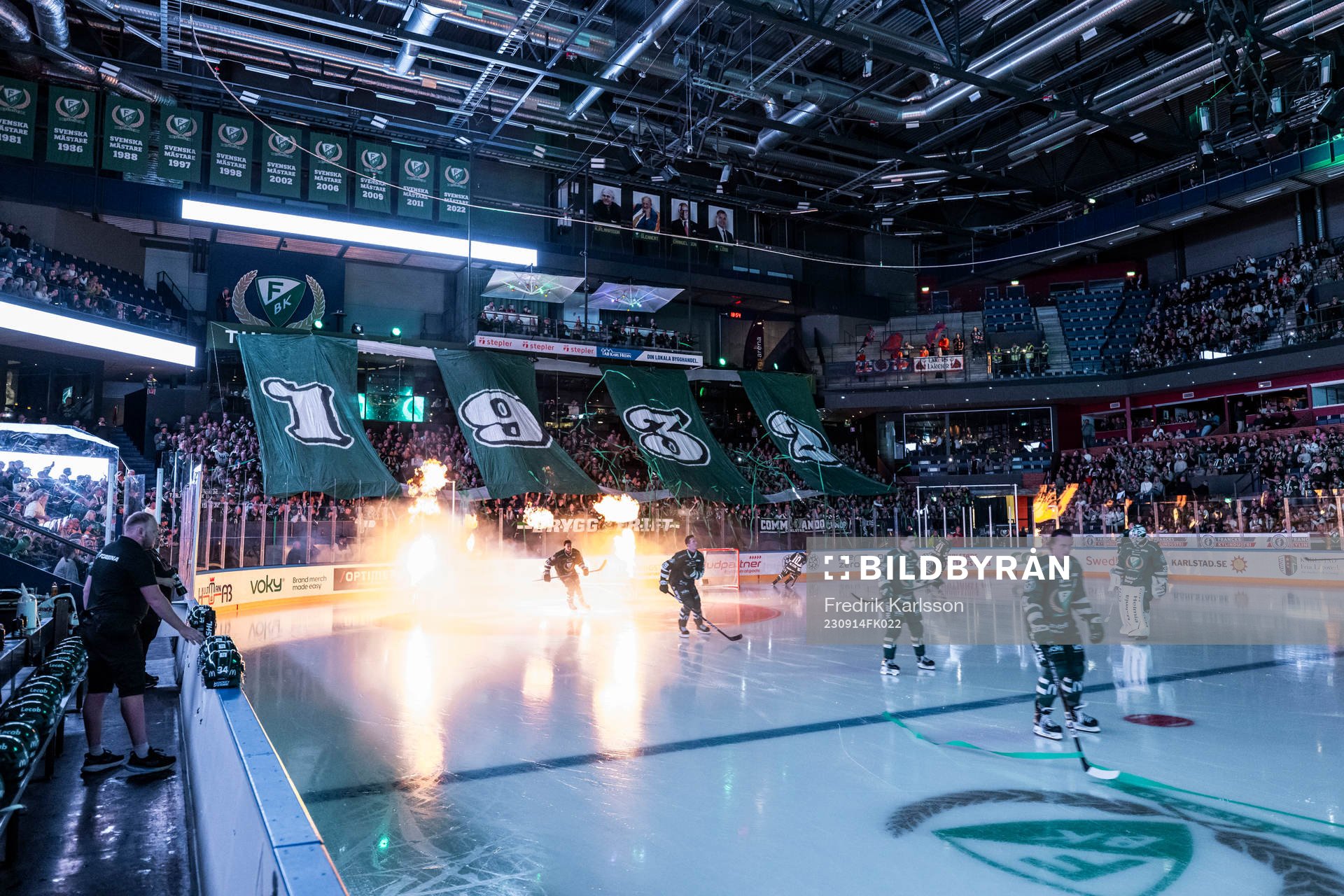 Färjestads spelare gör entré