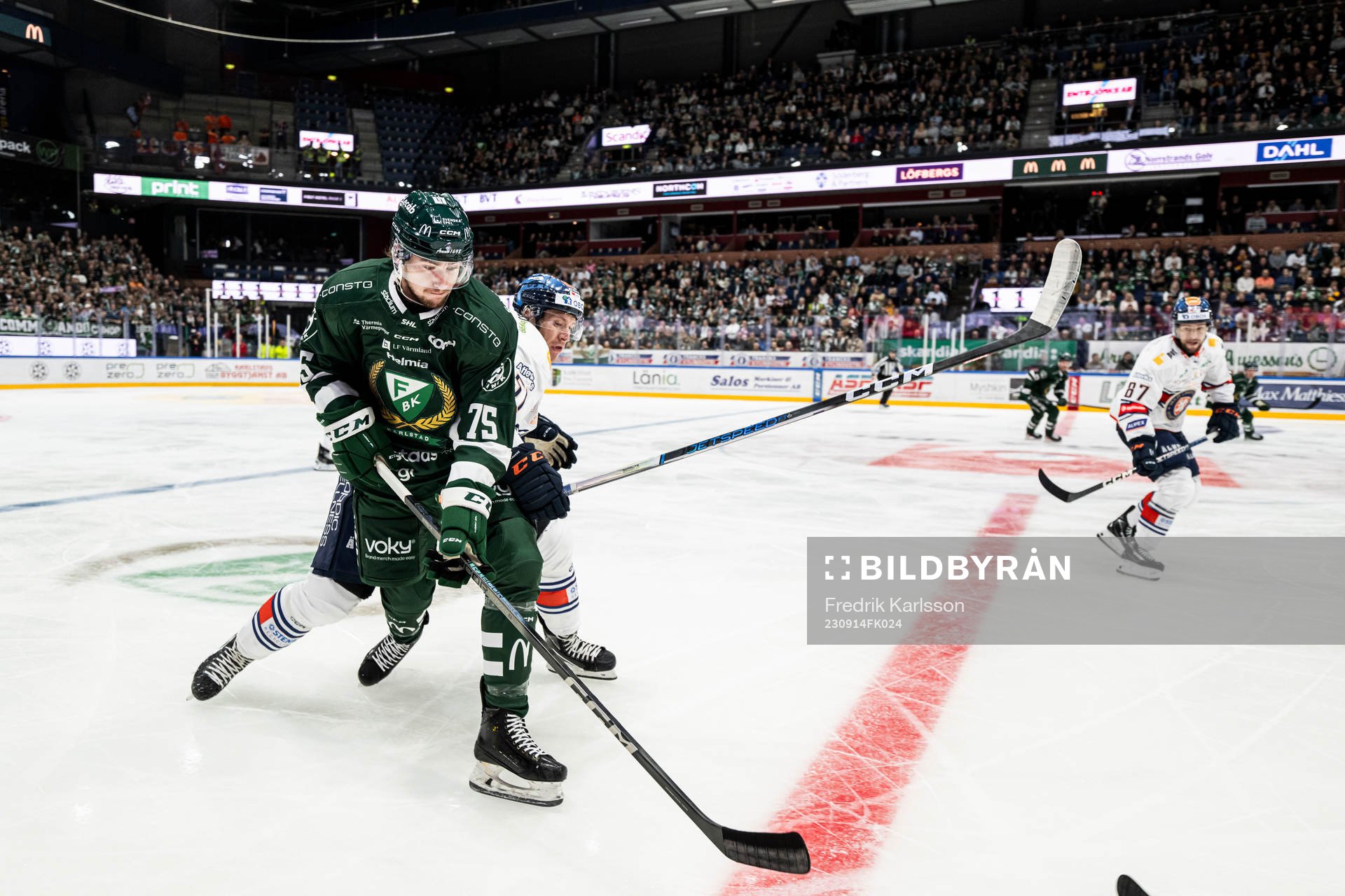 Färjestads Jeremy Salvas Groleau och Växjös Emil