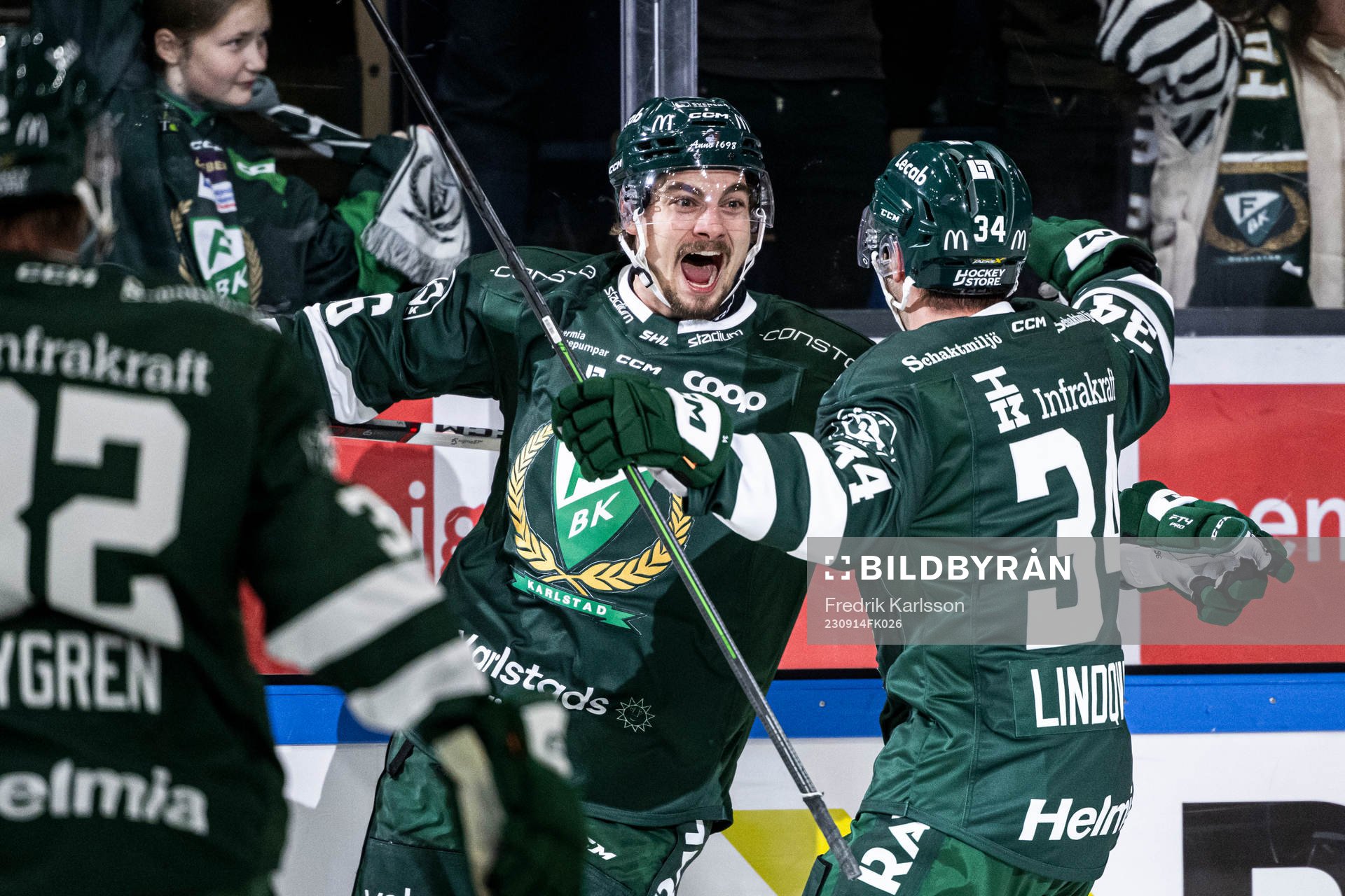 Färjestads David Tomasek jublar