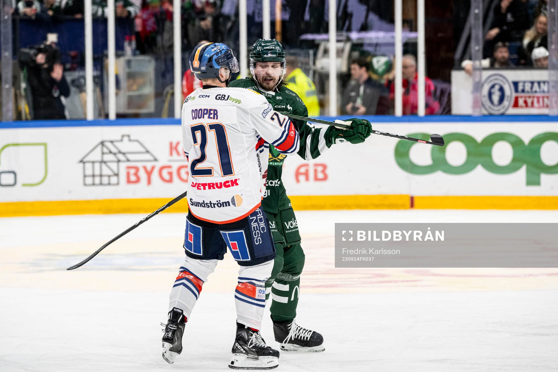 Växjös Brian Cooper och Färjestads Linus Johansson