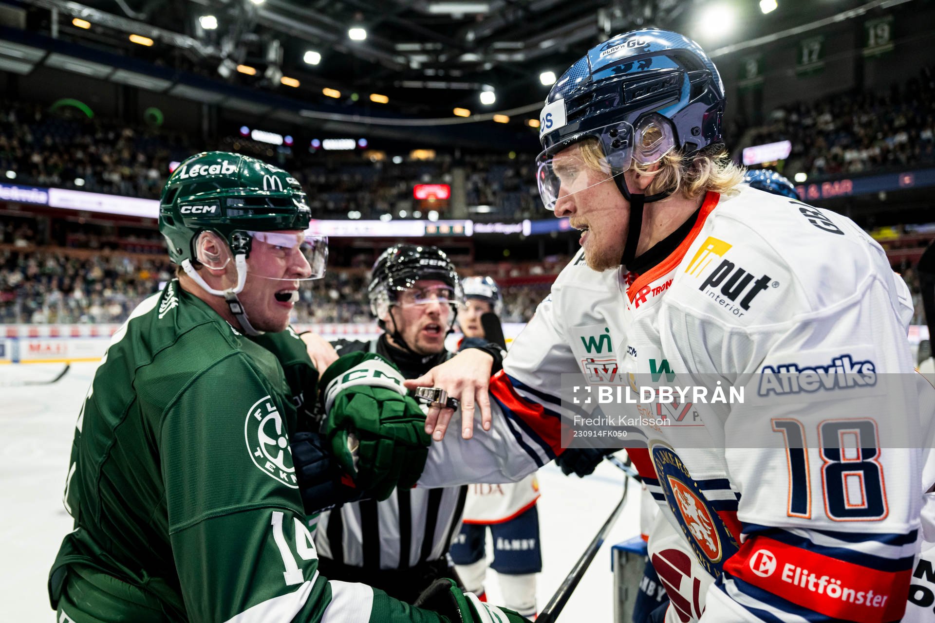 Färjestads Victor Ejdsell och Växjös Marcus Sylvegård