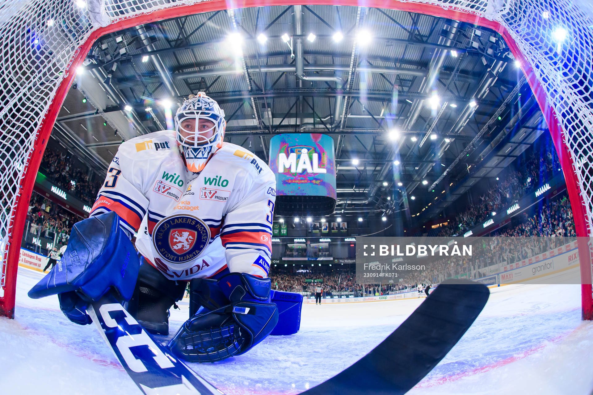 Växjös målvakt Emil Larmi deppar