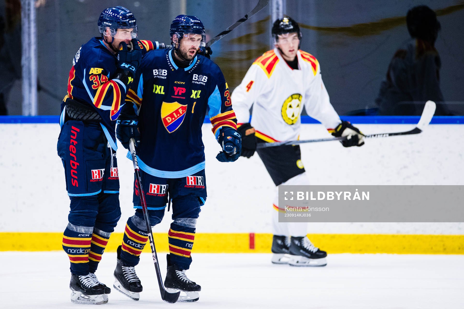 Djurgårdens Marcus Kruger och Daniel Brodin jublar