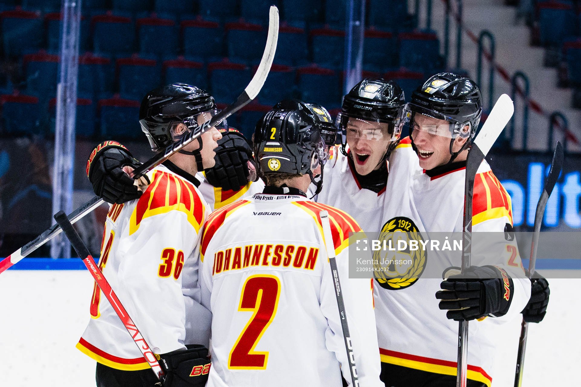 Brynäs Oliver Tärnström jublar med Linus Ölund, Anton