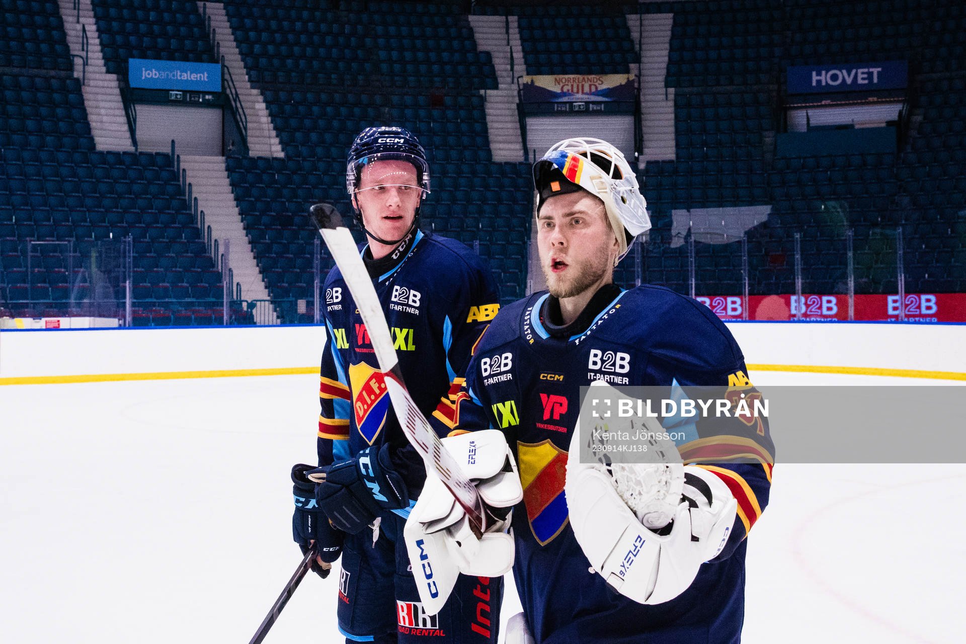 Djurgårdens Edvin Hammarlund och målvakt Viktor Andrén