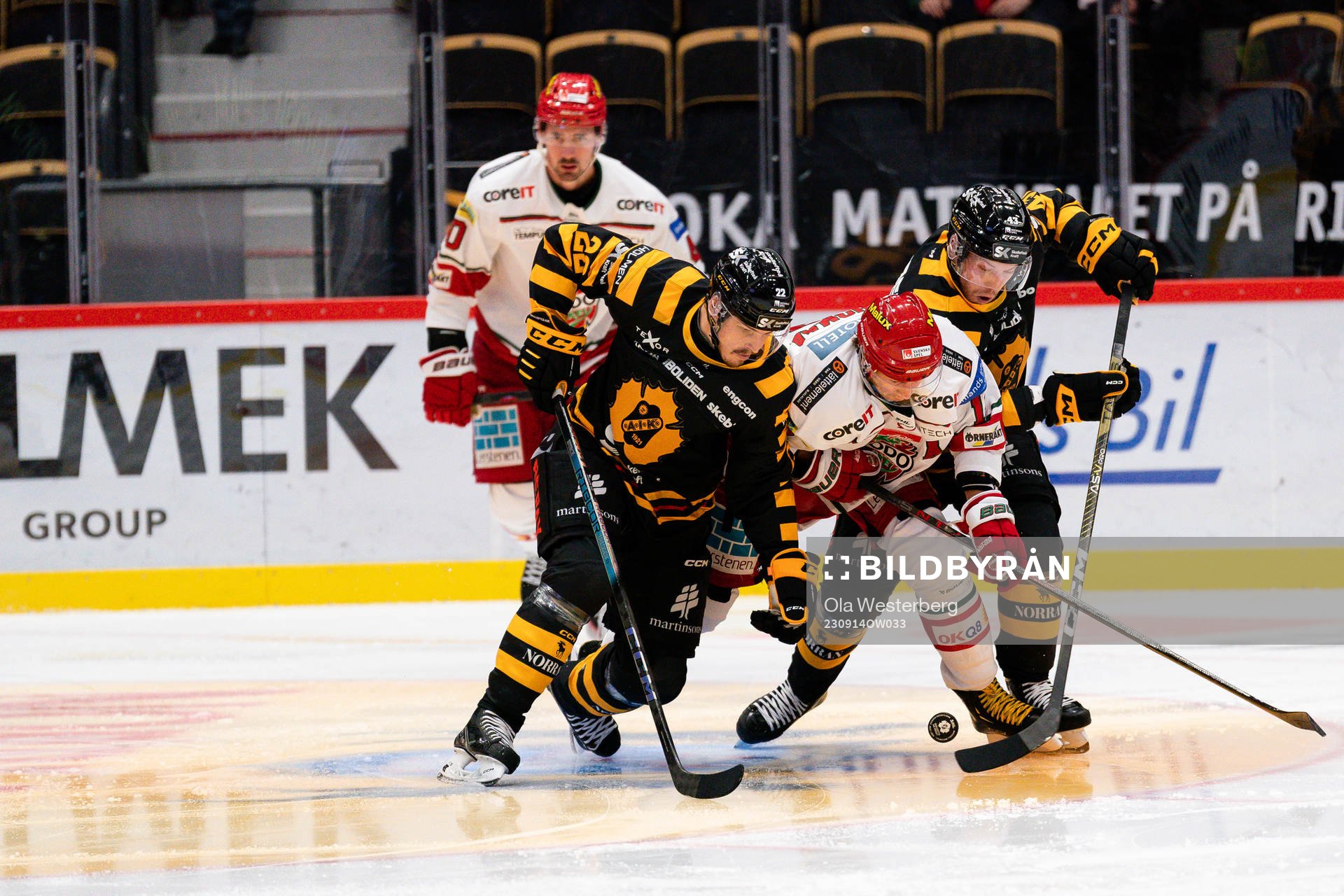 Skellefteås Jonathan Johnsson och MoDos Mikael Ruohomaa