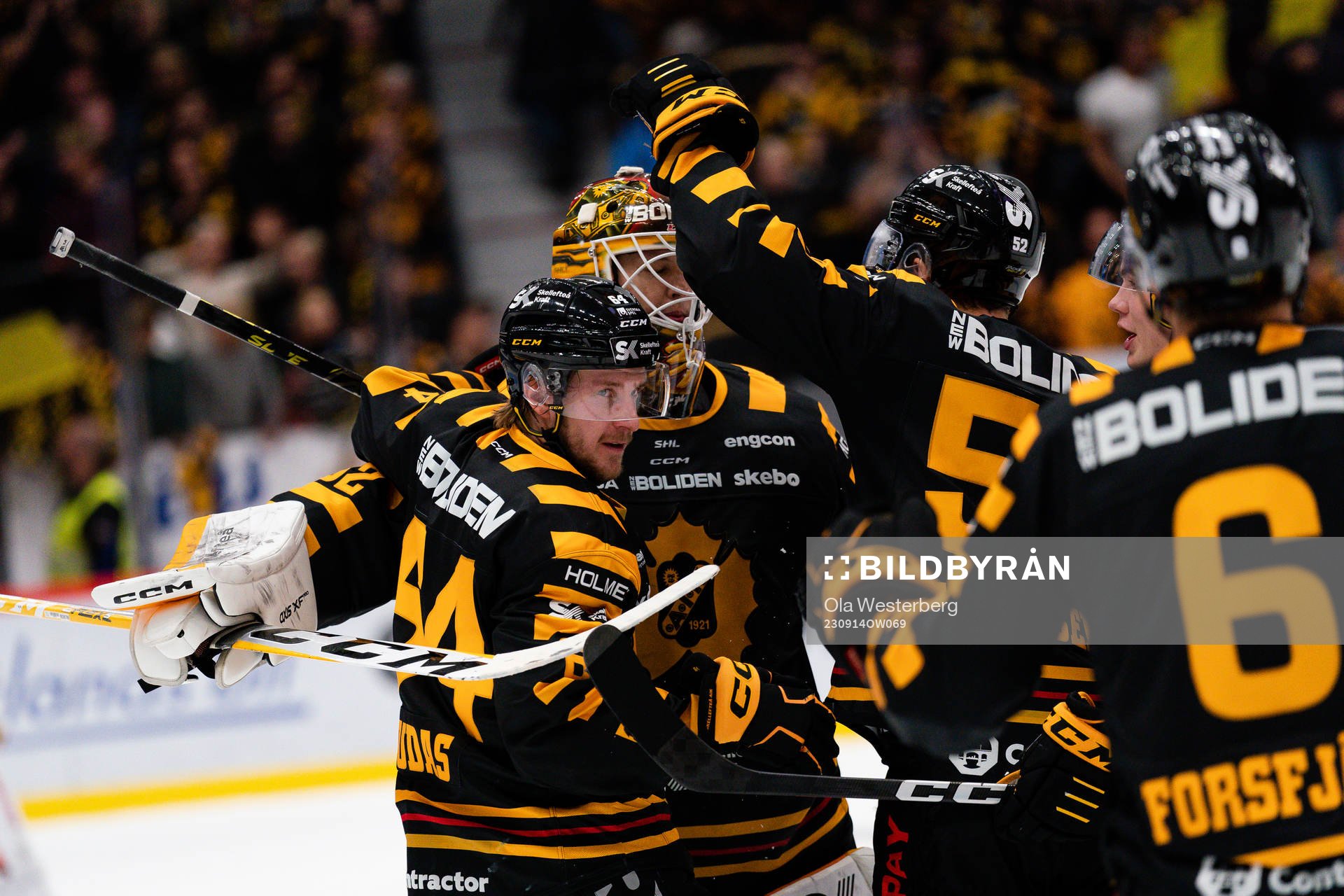 Skellefteås Jonathan Pudas och målvakt Linus Söderström