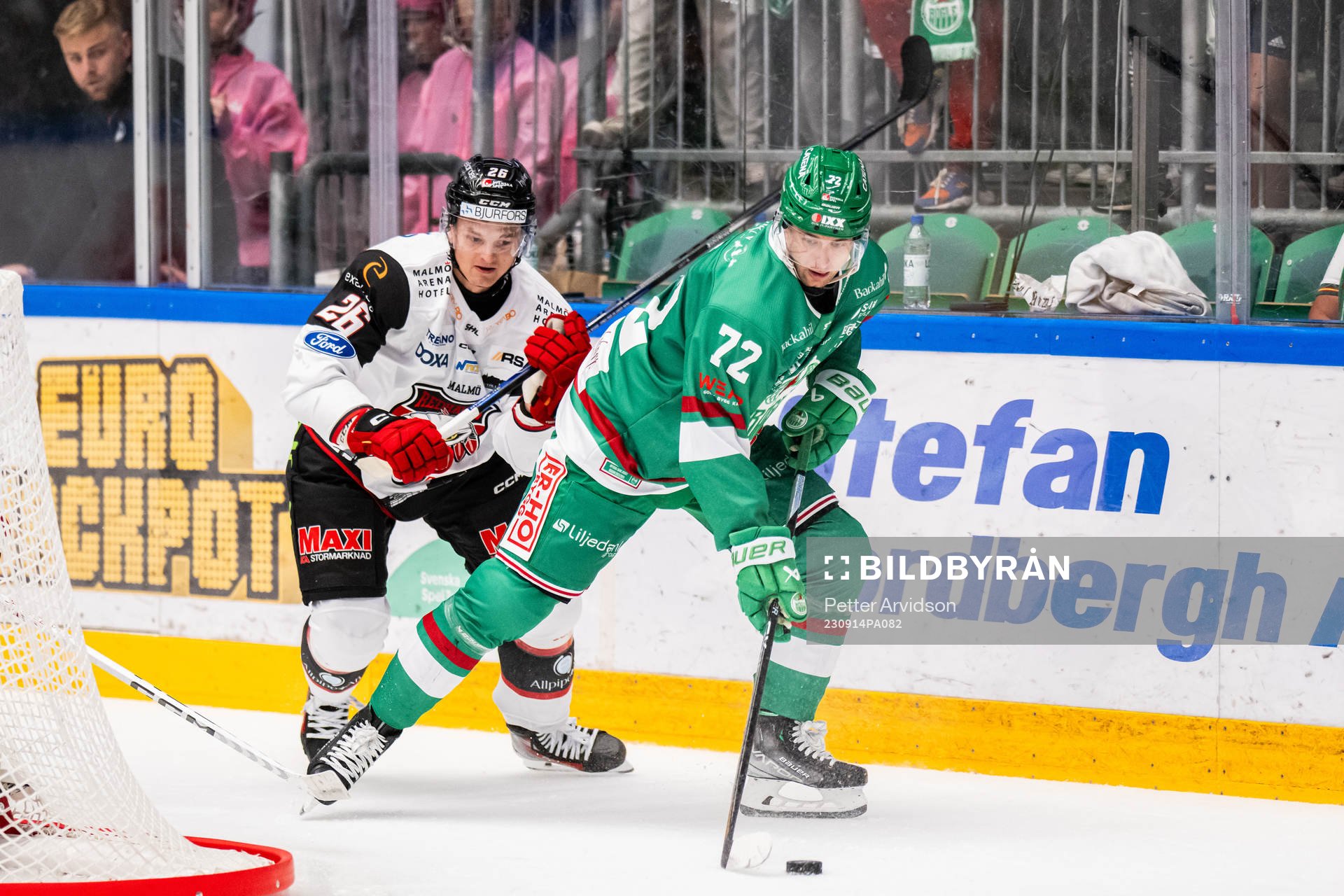 Malmö Redhawks Teemu Kivihalme och Rögles Daniel Zaar