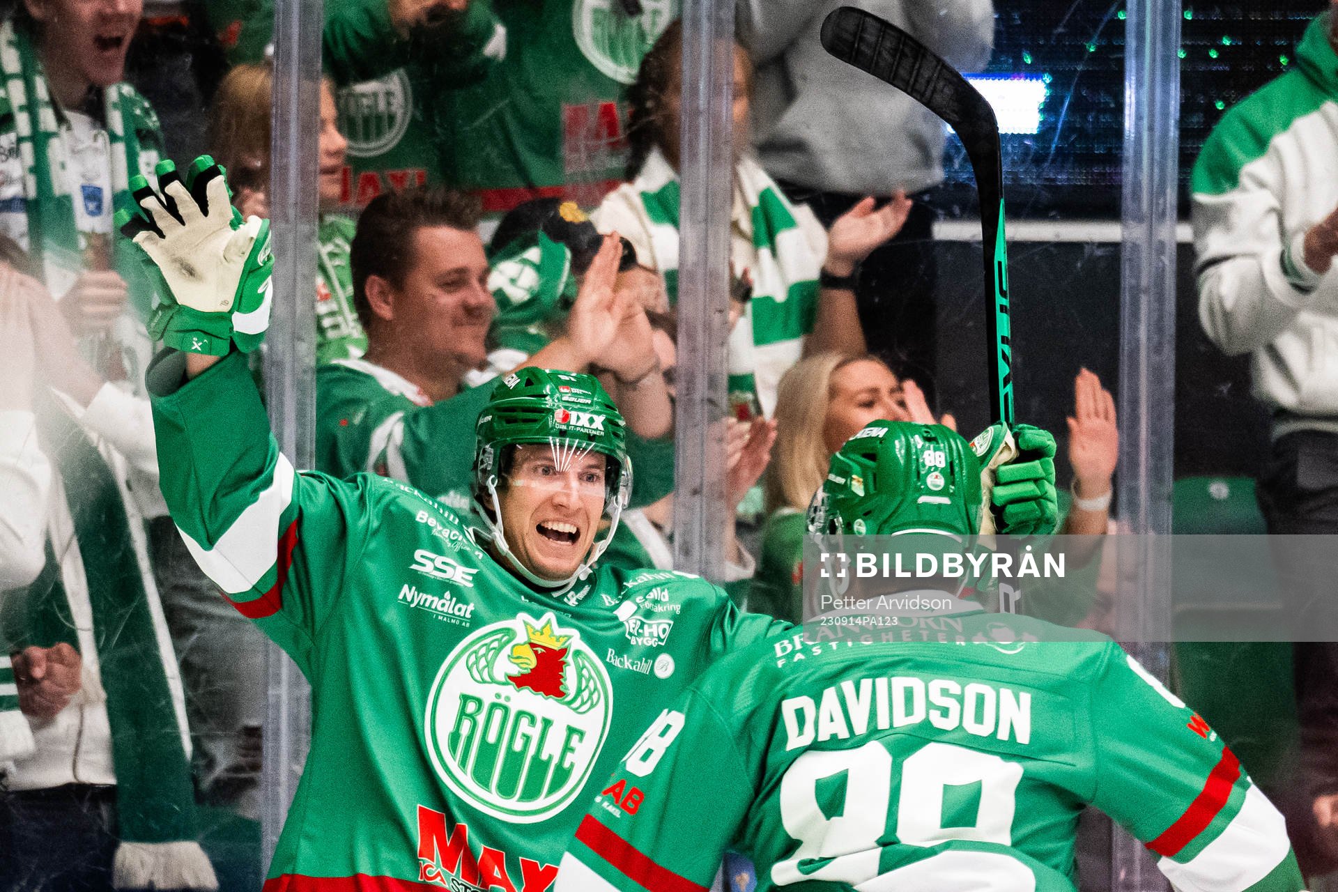 Rögles Adam Tambellini jublar