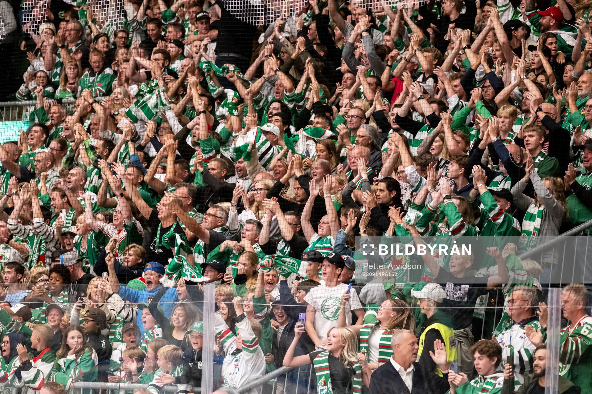Rögles supportrar jublar