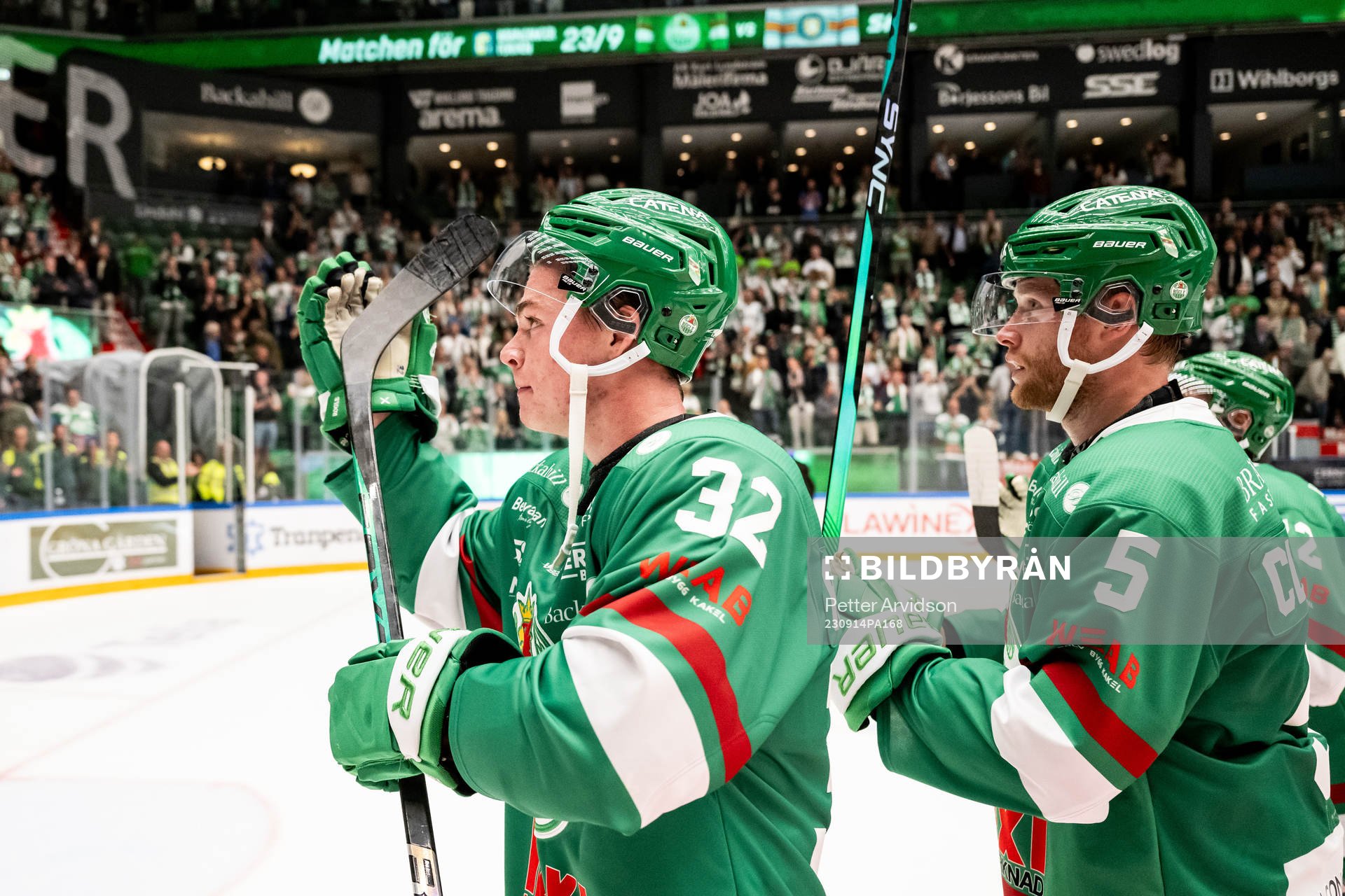 Rögles Oskar Pettersson och Ludvig Claesson jublar