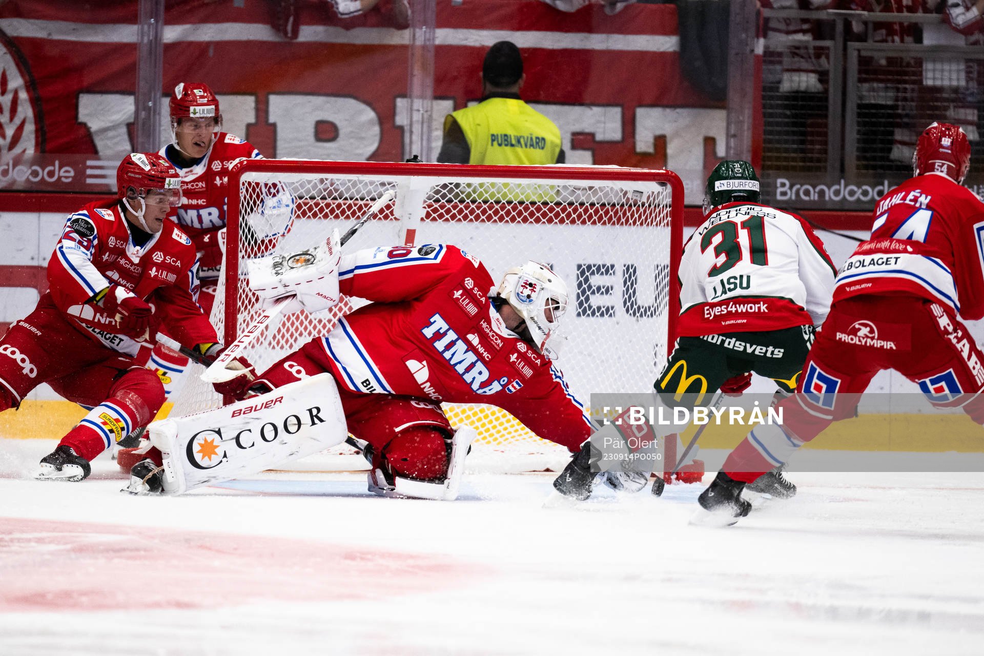Frölundas Nicklas Lasu gör 3-1 bakom Timrås målvakt