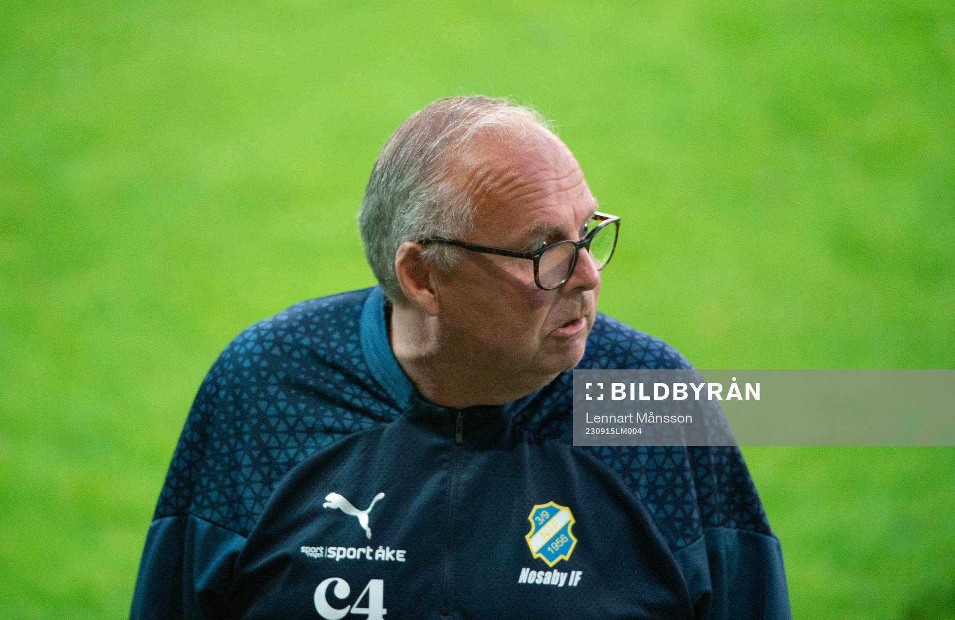 Nosabys tränaren Mats Andersson ilsken i matchen i
