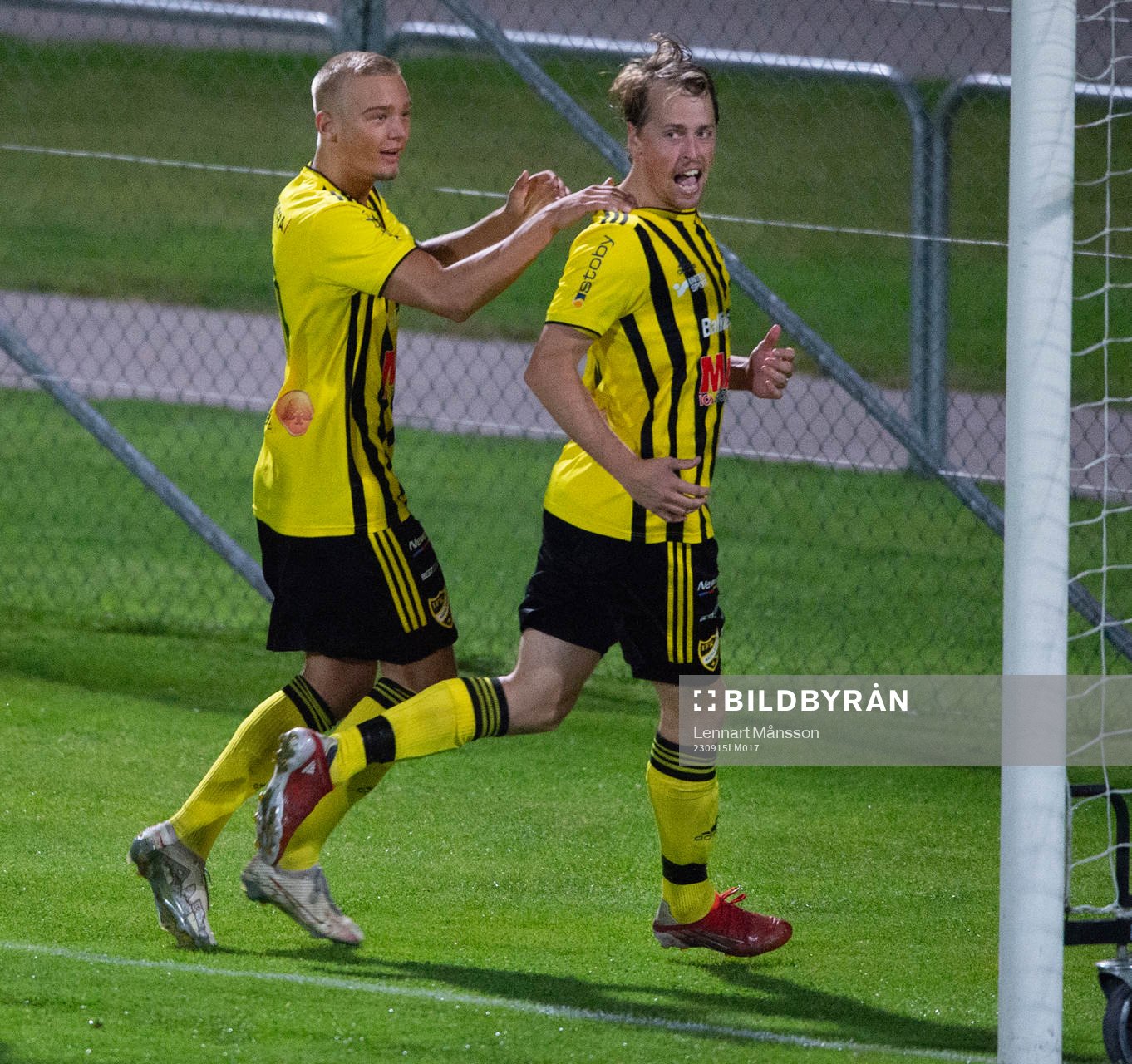 IFK Hässleholms Olle Kjellman Olblad och Robin Strömberg jublar i matchen i division 2 mellan IFK Hässleholm och Nosaby IF i Hässleholm 15 september 2023.