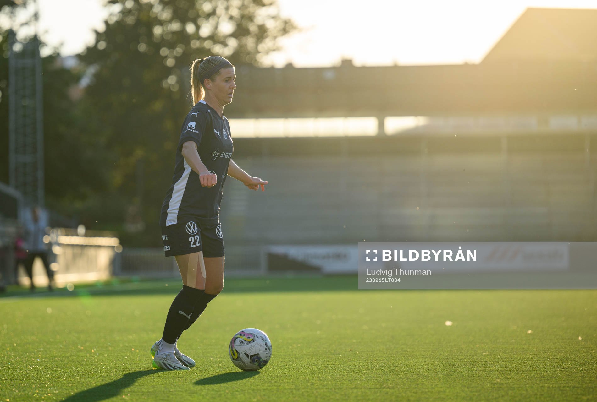 FC Rosengårds Olivia Schough nder fotbollsmatchen i
