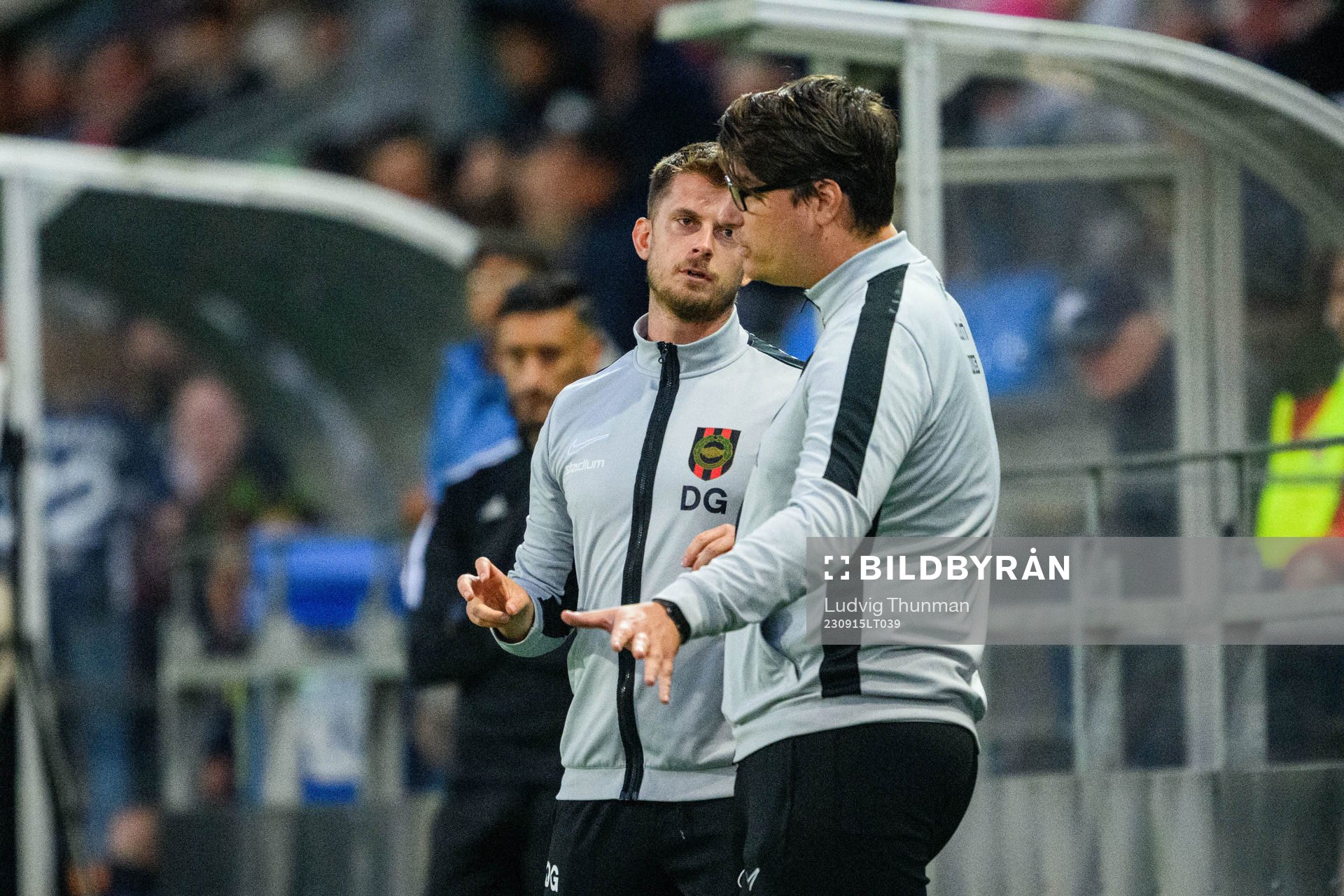 Brommapojkarnas tränare Daniel Gunnars och assisterande tränare Lucas Riedel under fotbollsmatchen i Damallsvenskan mellan FC Rosengård och Brommapojkarna den 15 september 2023 i Malmö.