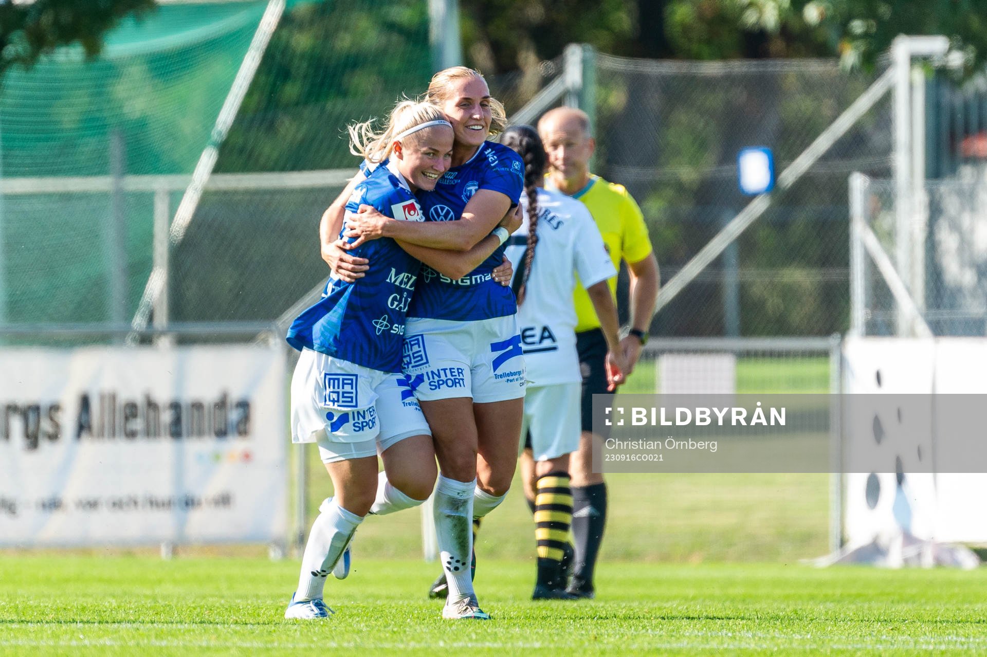 Trelleborgs Lova Sternfeldt jublar med lagkamrater