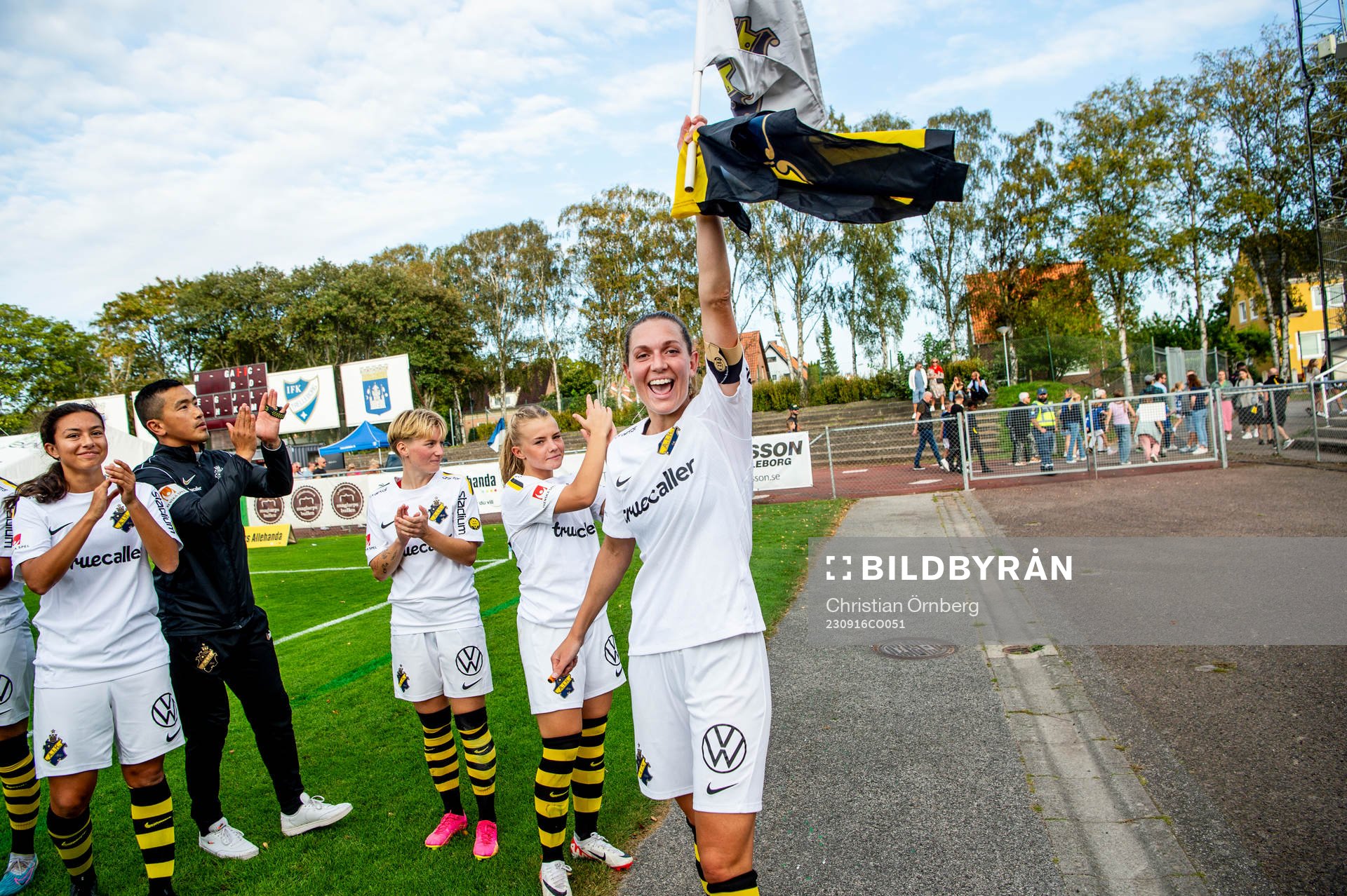 AIKs Jennie Nordin och Matilda Nildén jublar med