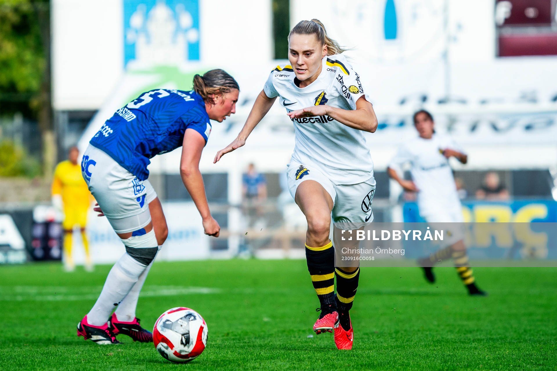 AIKs Laura Juul Hansen mot Trelleborgs Saga Ollerstam