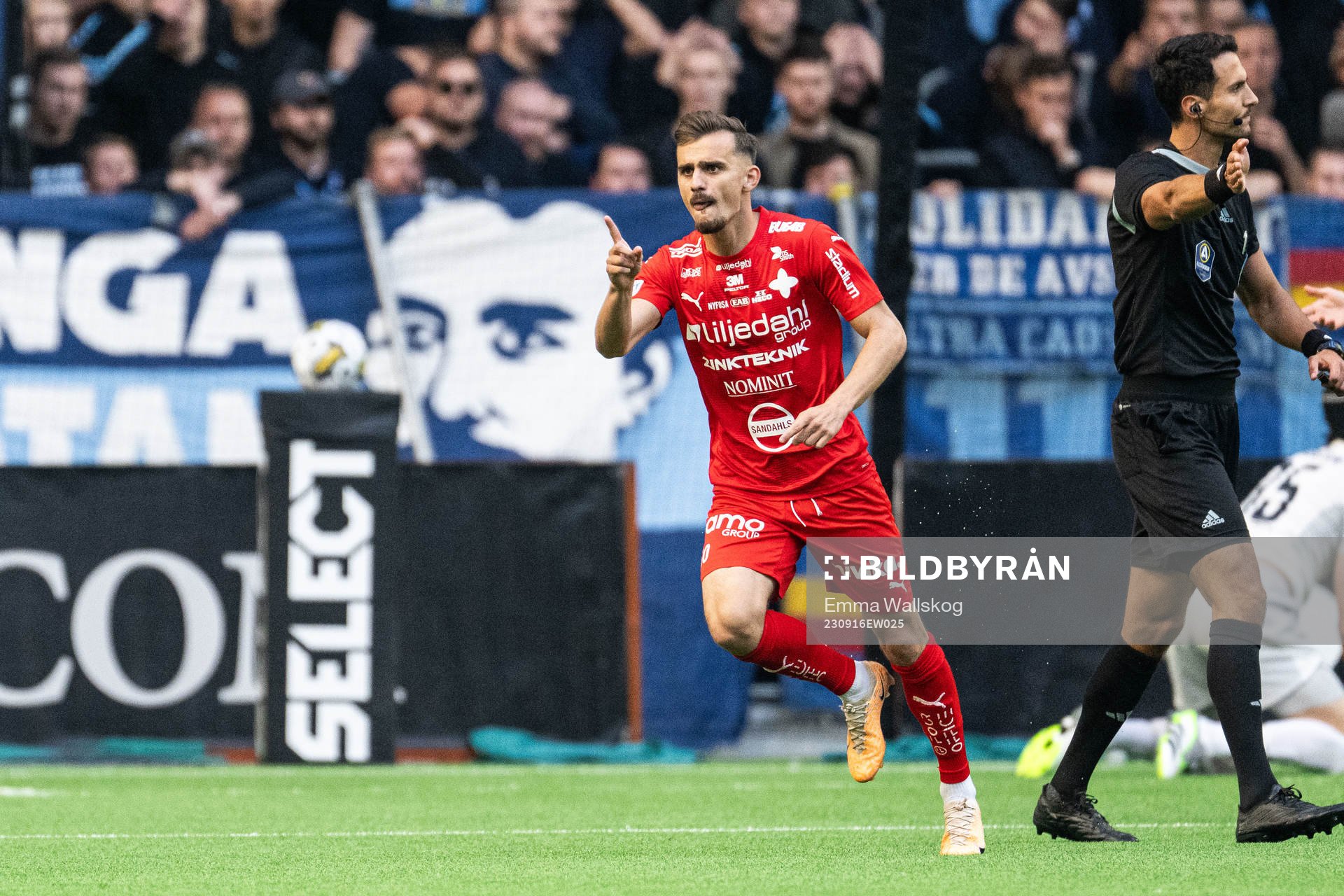 Värnamos Ajdin Zeljkovic jublar