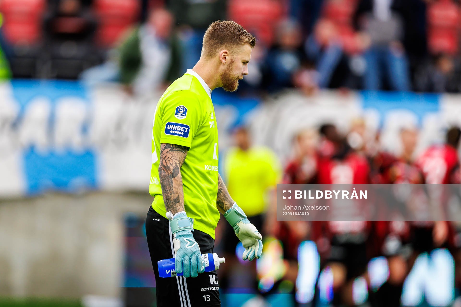 Gefles målvakt Robin Wallinder deppar