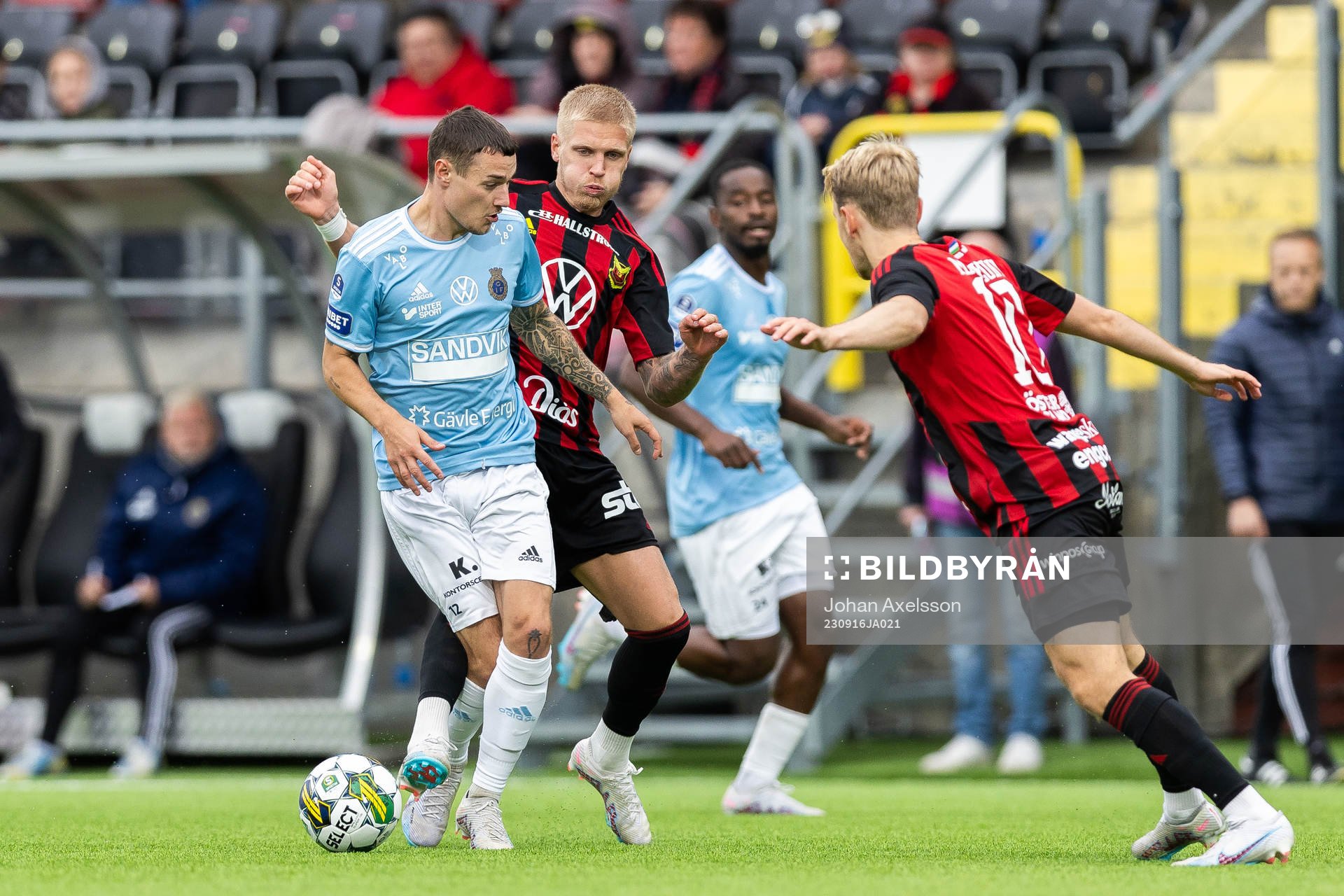Gefles Adrian Edqvist och Östersunds Andre Österholm