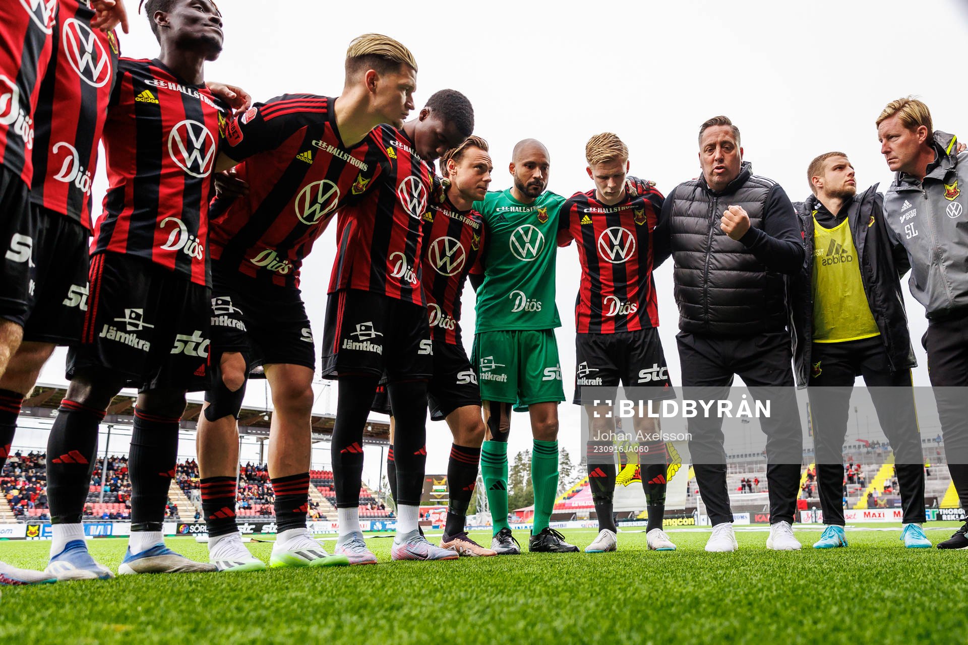 Östersunds tränare Magnus Powell peppar