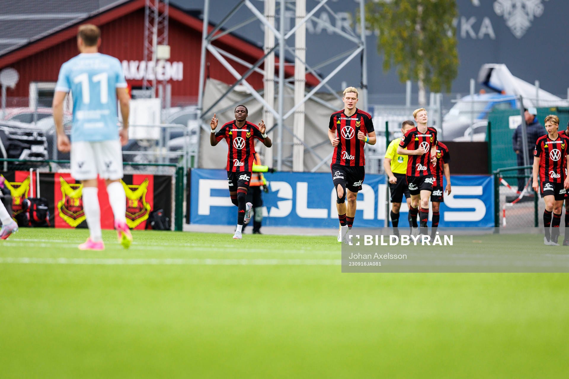 Östersunds Calvin Kabuye jublar