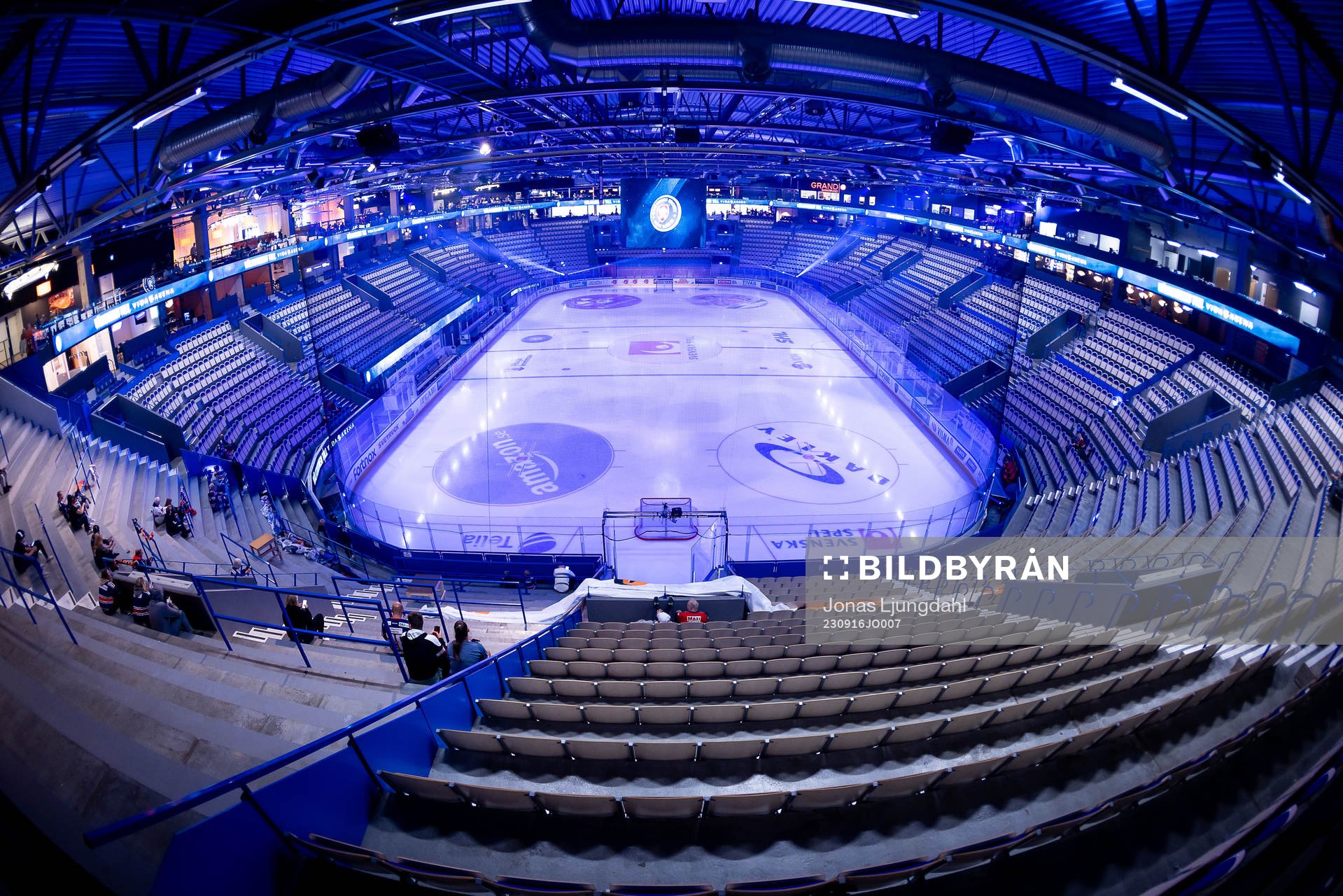 Interiör vy från Vida arena före ishockeymatchen i SHL