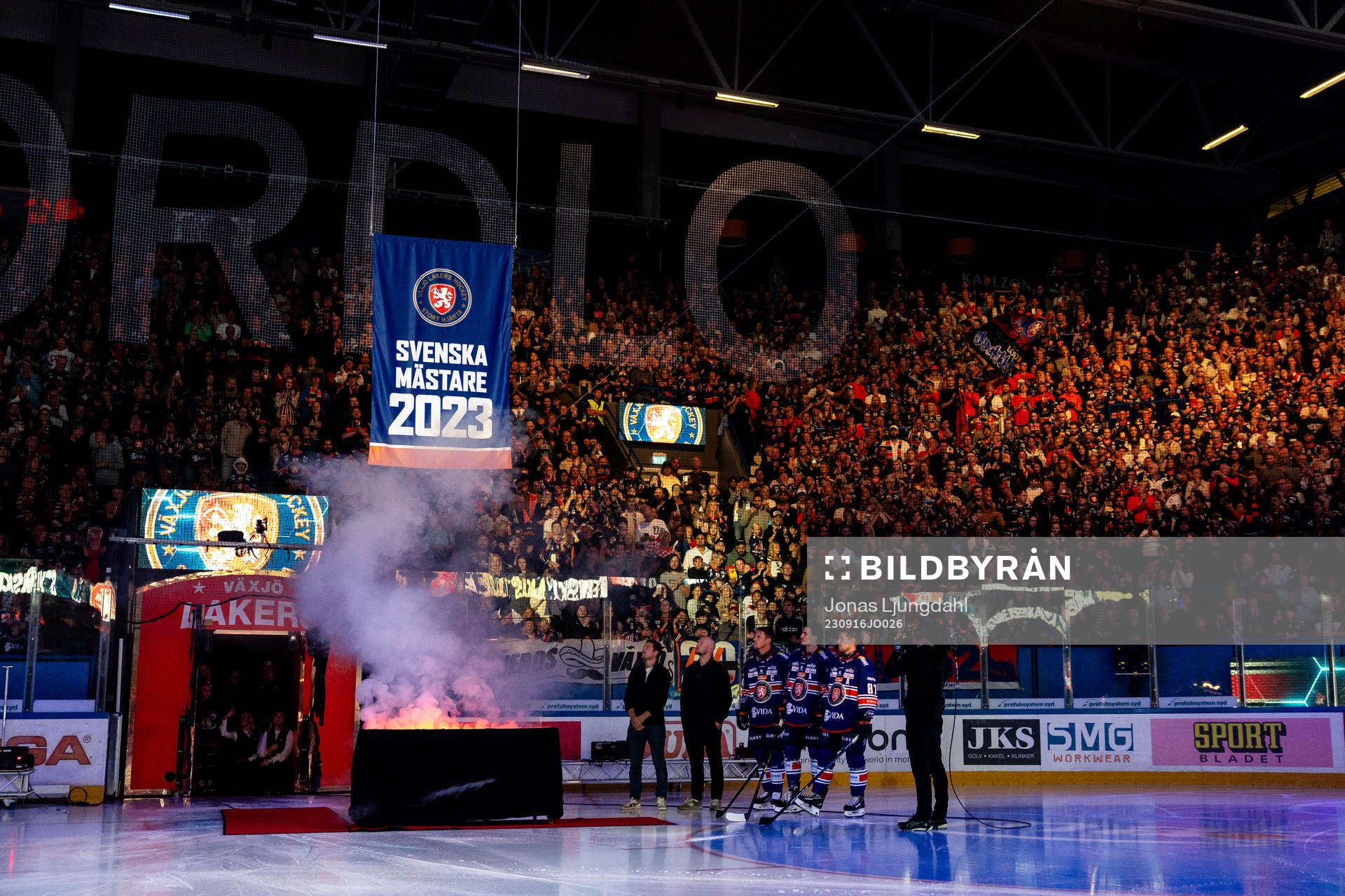 Vimpel hissas för att fira SM-guldet