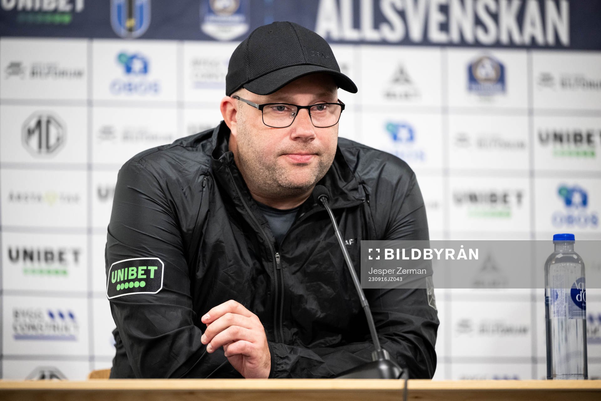 Varbergs tränare Martin Skogman på en presskonferens