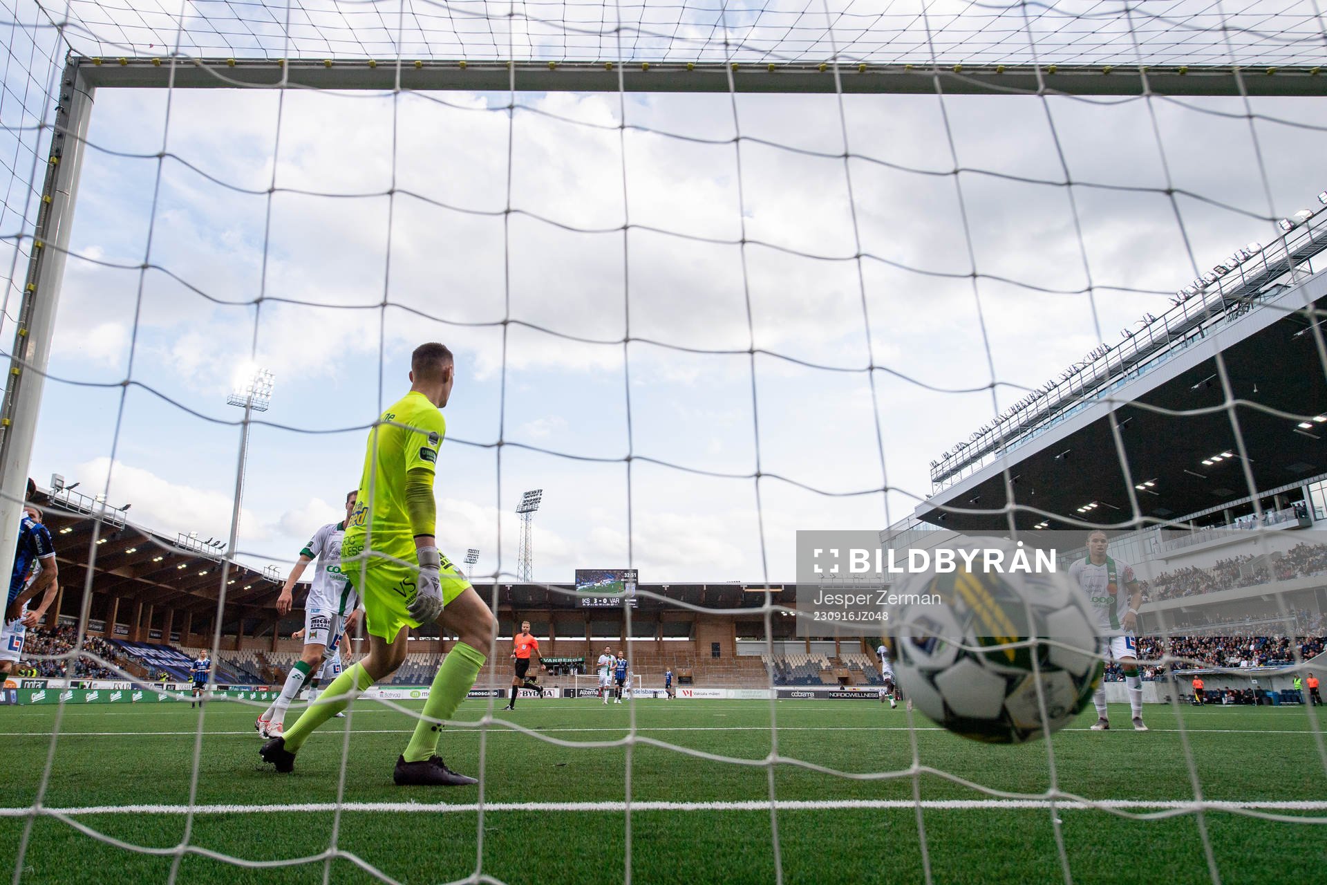 Varbergs målvakt David Olsson släpper in 3-0