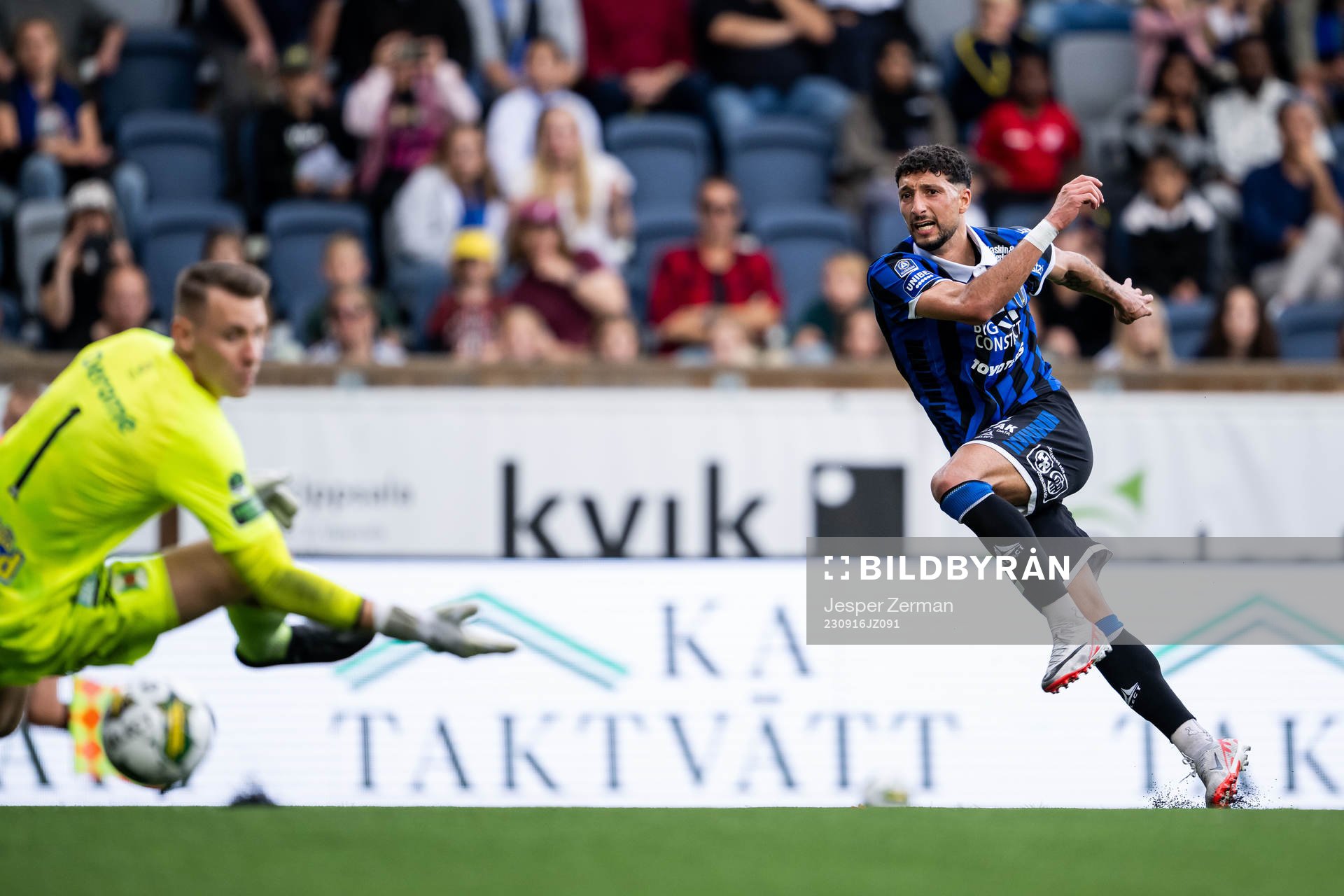 Sirius Wessam Abou Ali gör 4-0 bakom Varbergs målvakt
