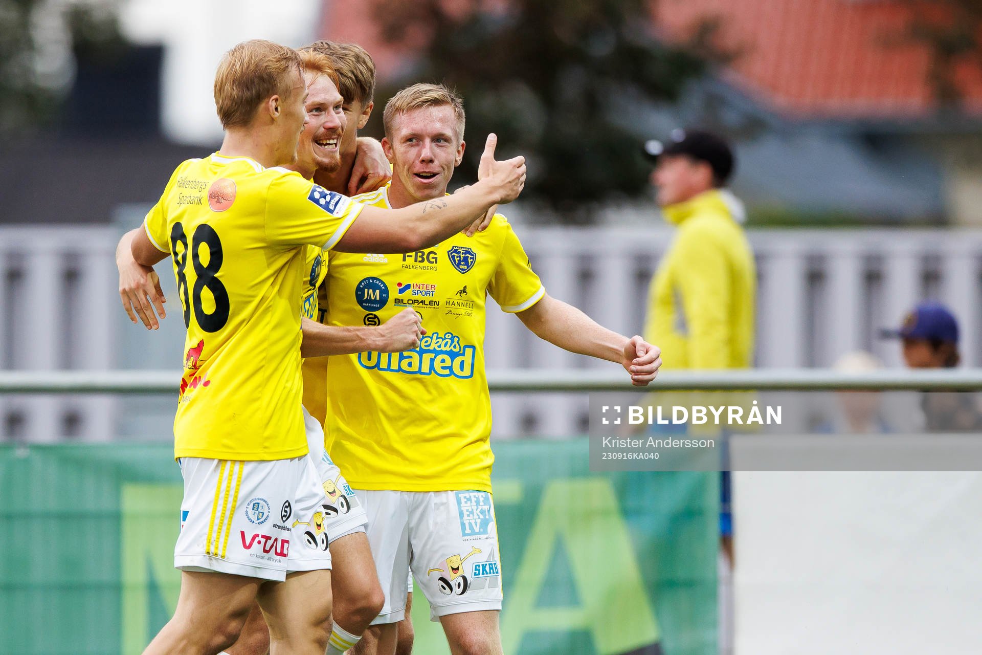 Falkenbergs Lucas Sibelius jublar med laget