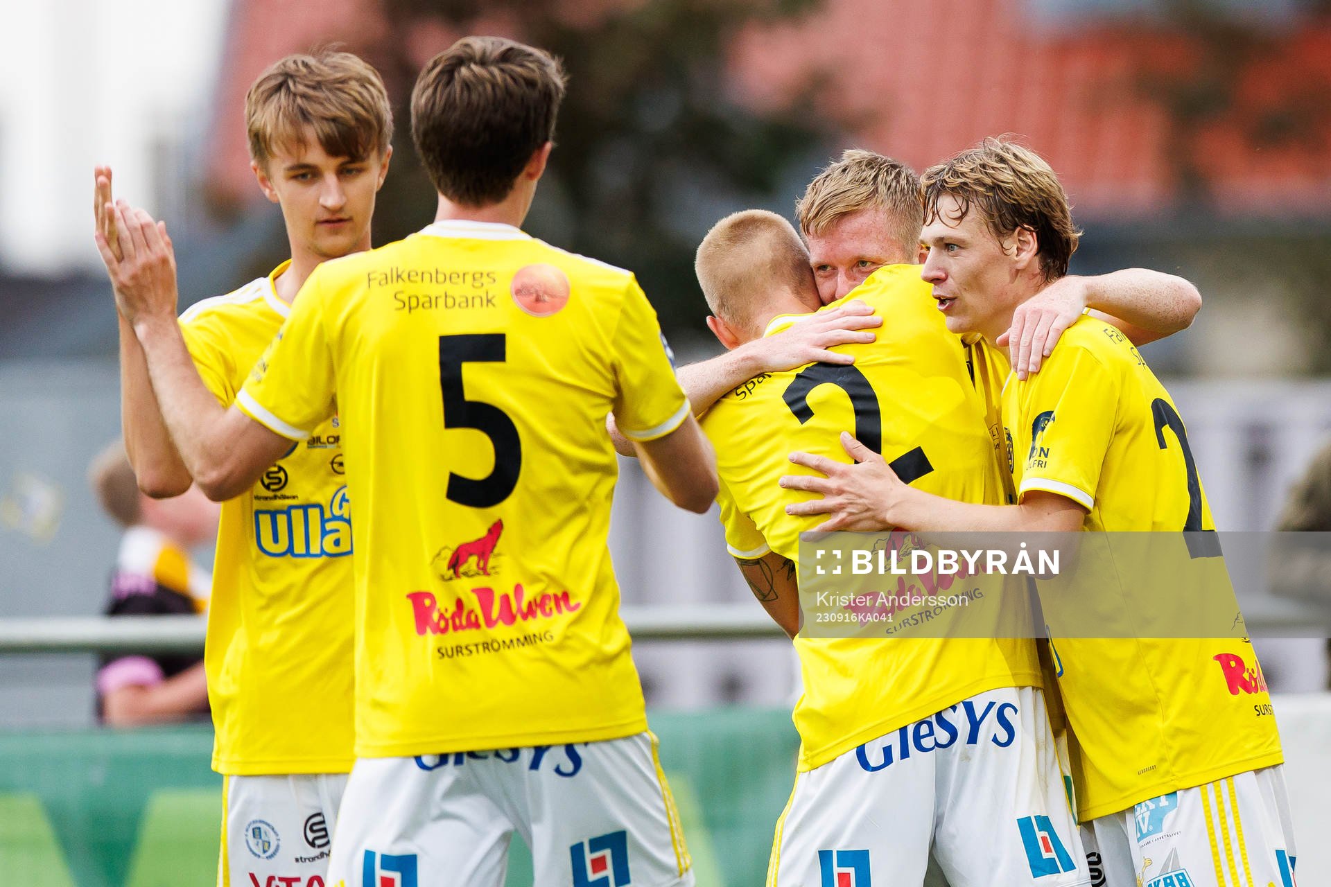Falkenbergs Lucas Sibelius jublar med laget