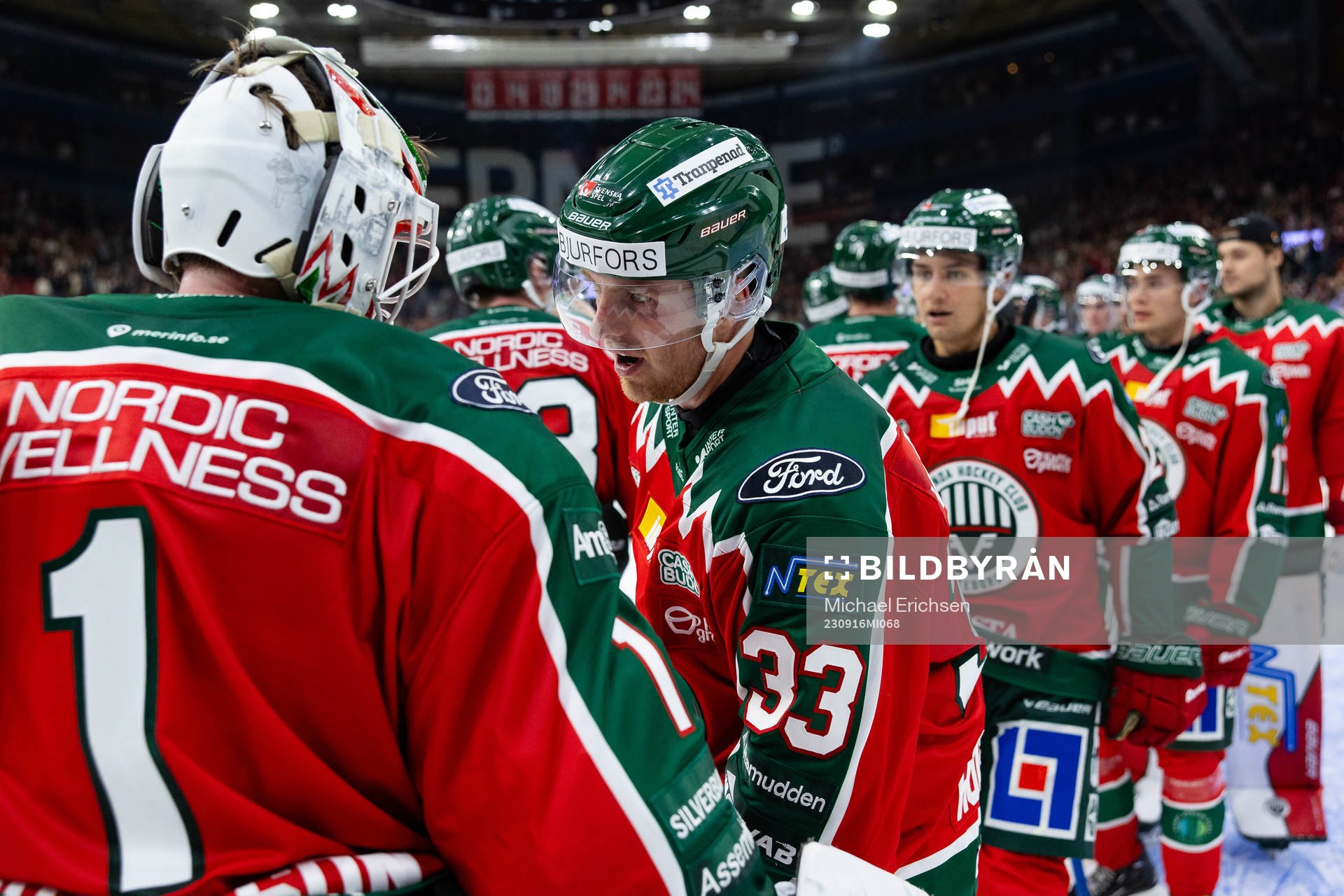 Frölundas målvakt Lars Johansson och Linus Högberg jublar