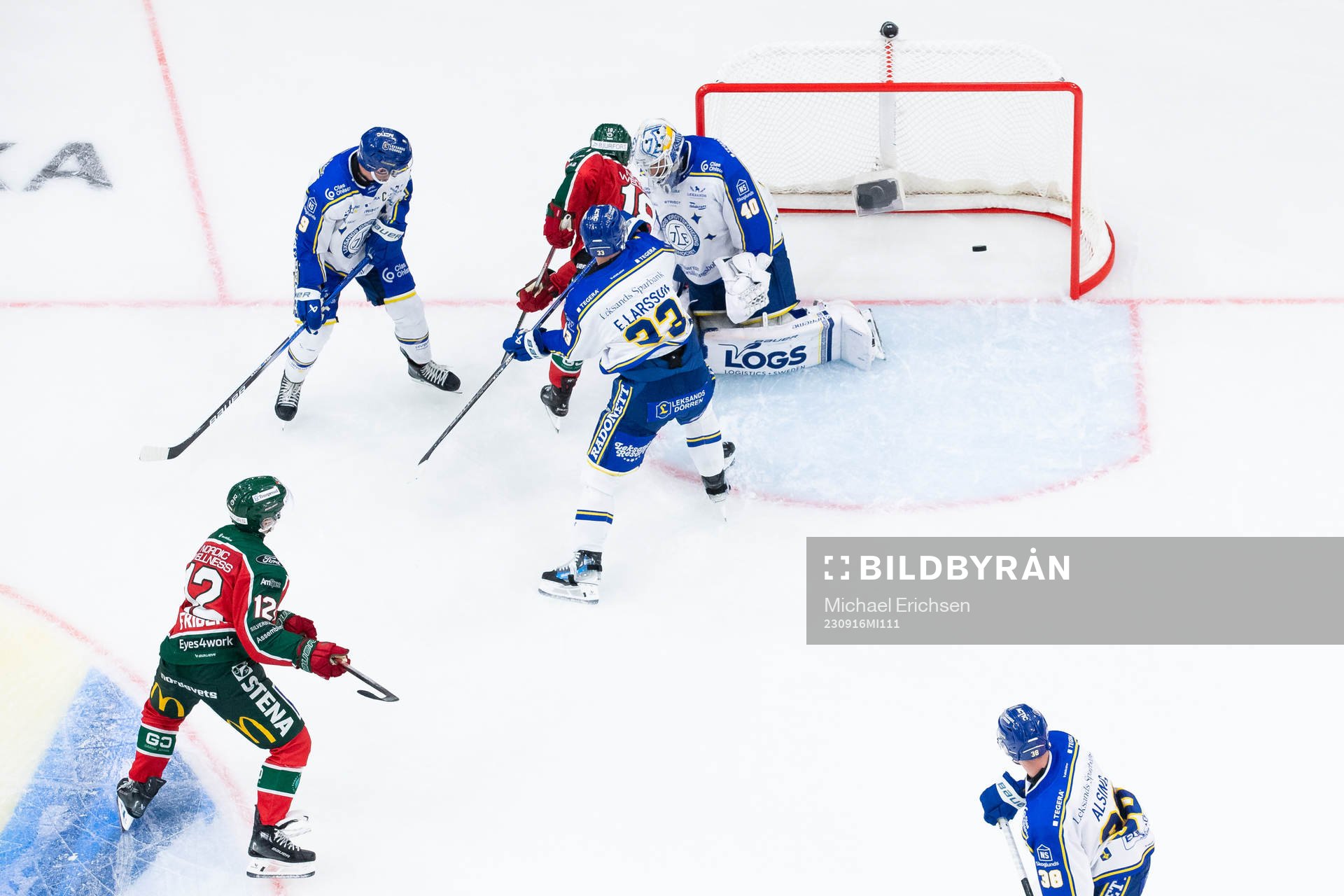 Frölundas Max Friberg skjuter 5-2 i mål bakom Leksands