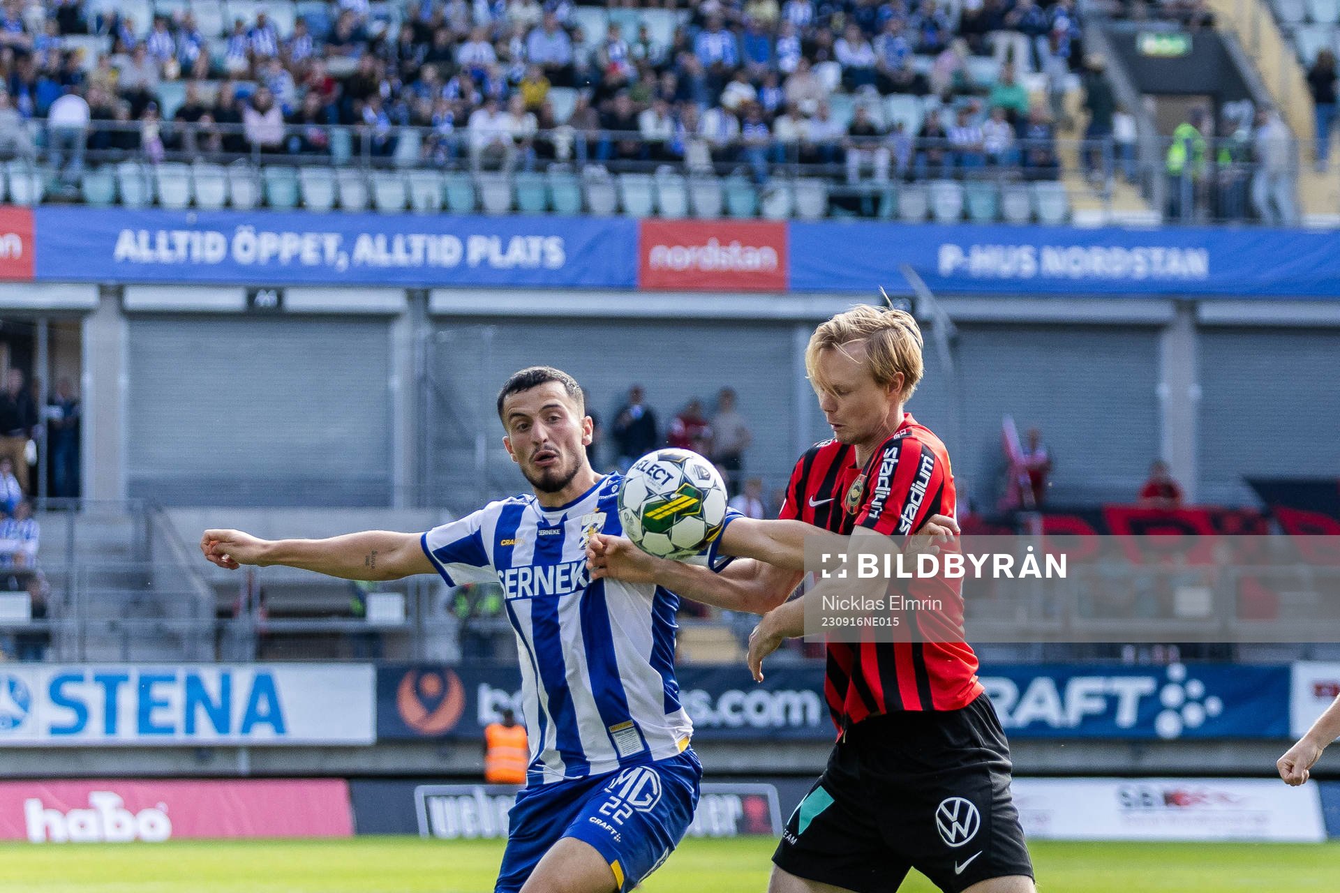IFK Göteborgs Astrit Selmani och Brommapojkarnas Tim Waker