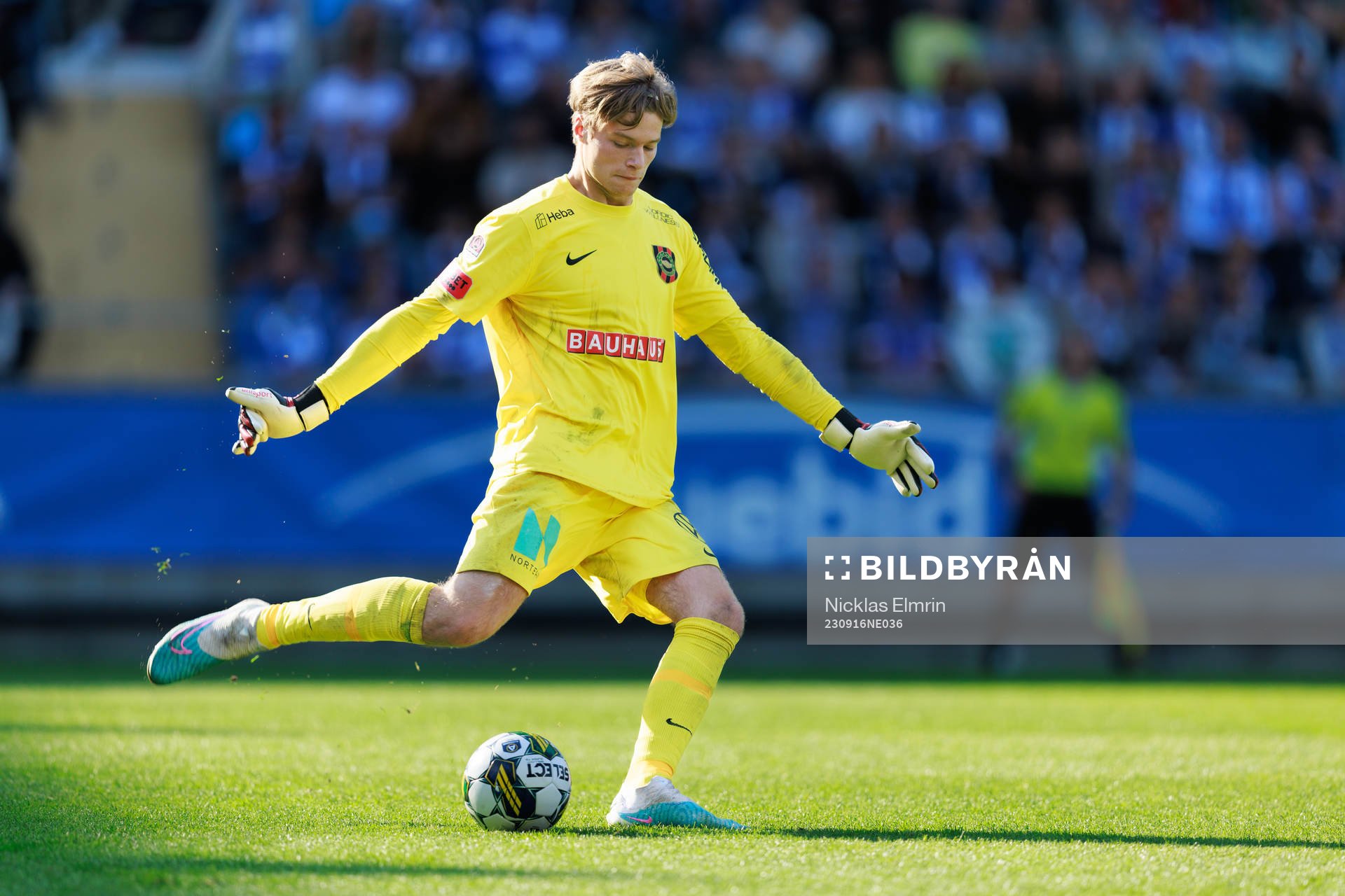 Brommapojkarnas målvakt Filip Sidklev