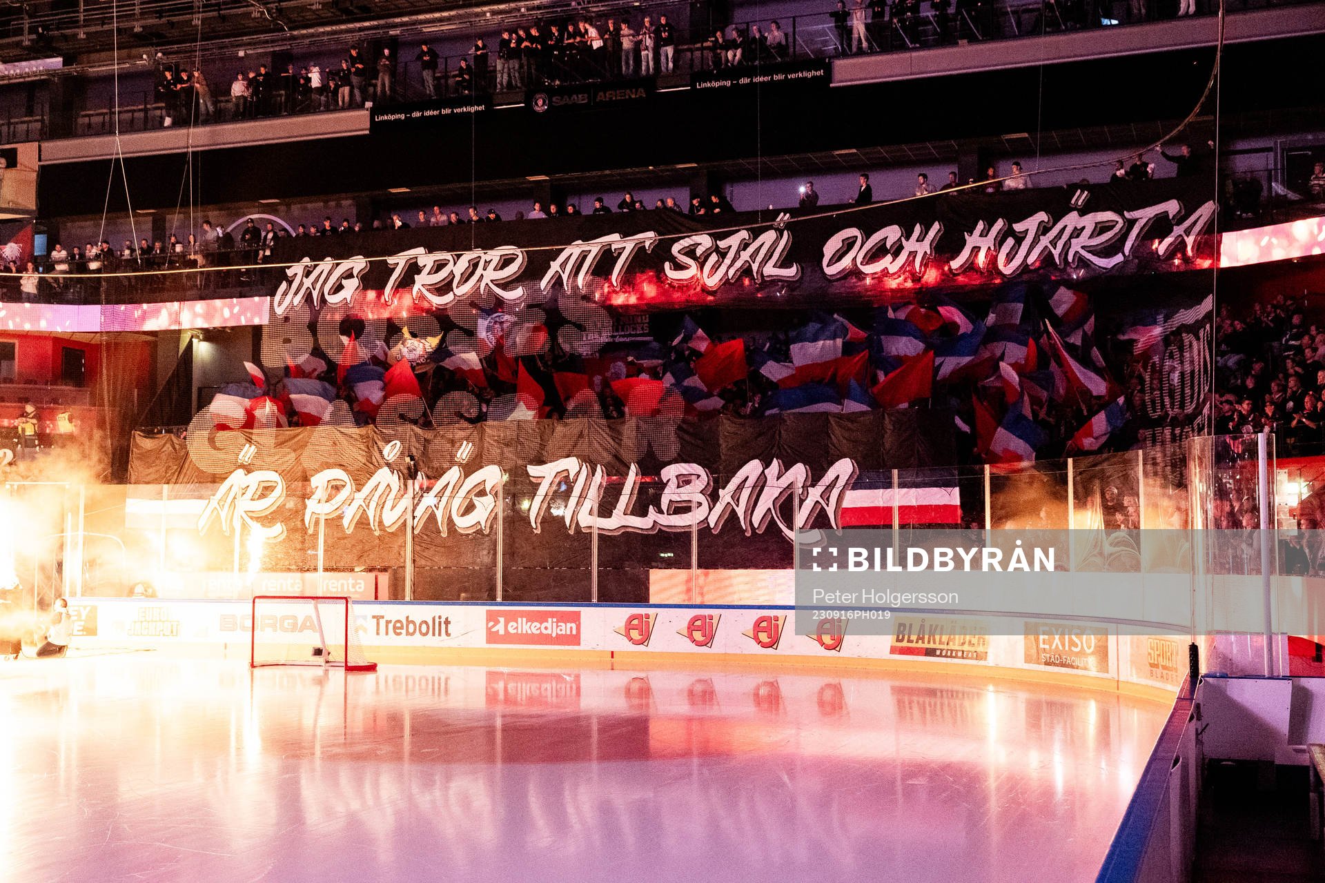 Linköpings supportrar med tifo