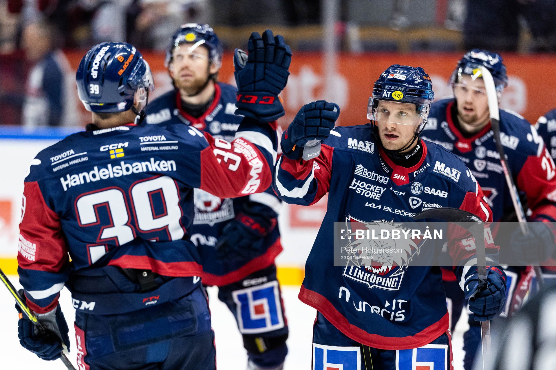 Linköpings Sebastian Strandberg jublar medlagkamrater