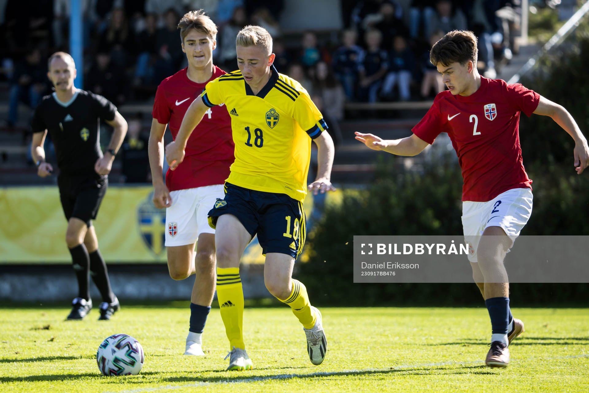 Sveriges Benjamin Brantlind och Norges Fredrik Dørrum Berg under träningningslandskampen i fotboll mellan Sverige och Norge den 17 september 2023 i Falun.